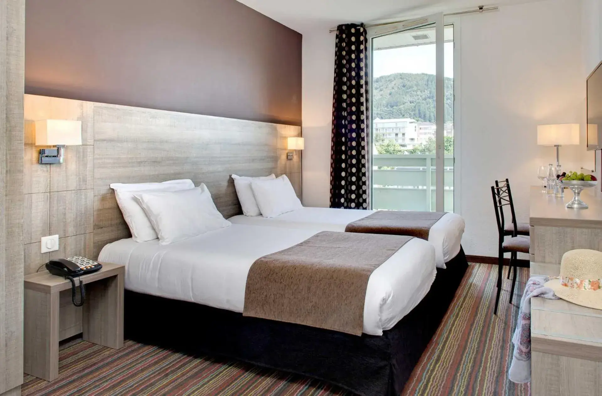 Twin Room in Hôtel Beau Site Twin Room in Hôtel Beau Site