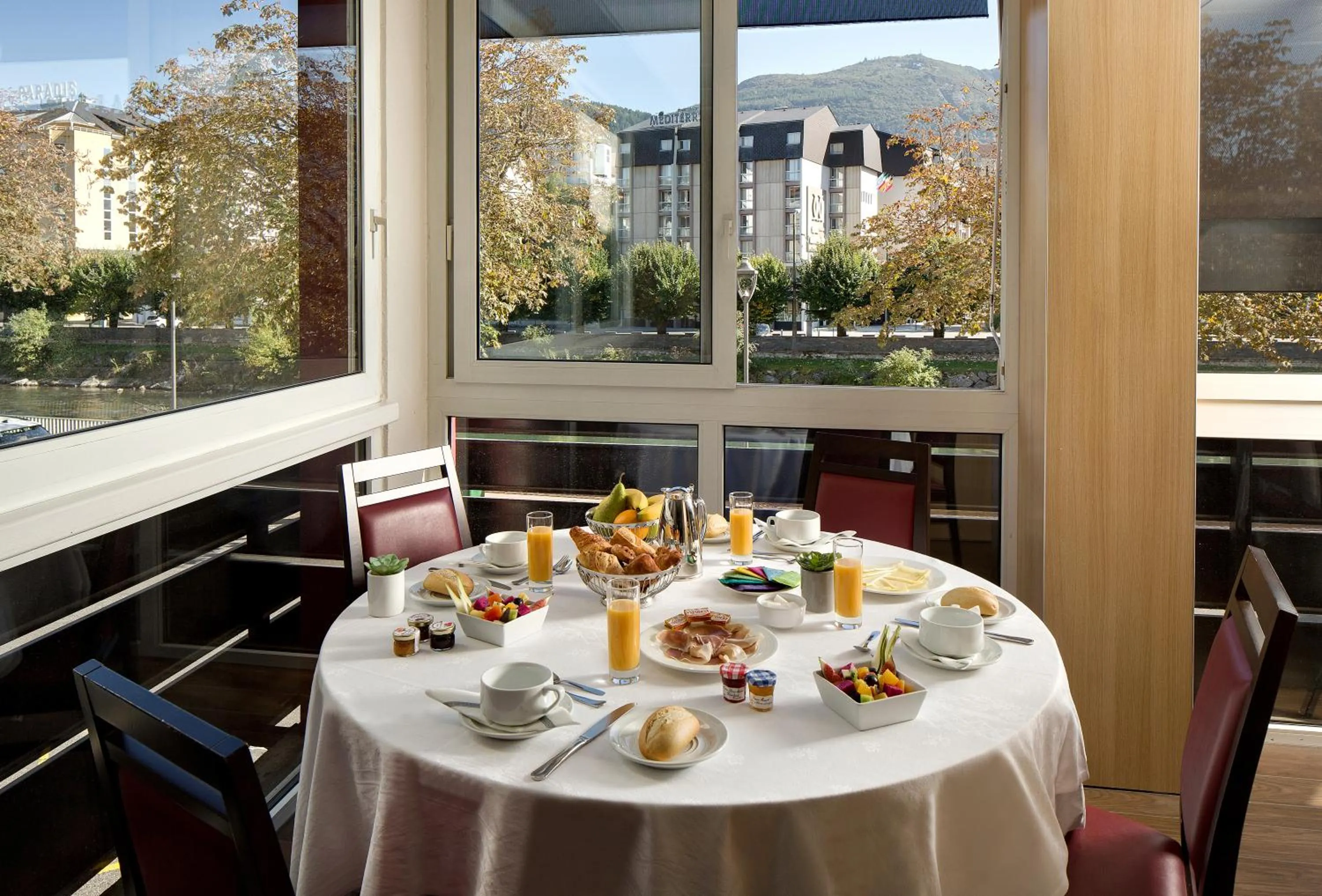 Food and drinks in Hôtel Beau Site