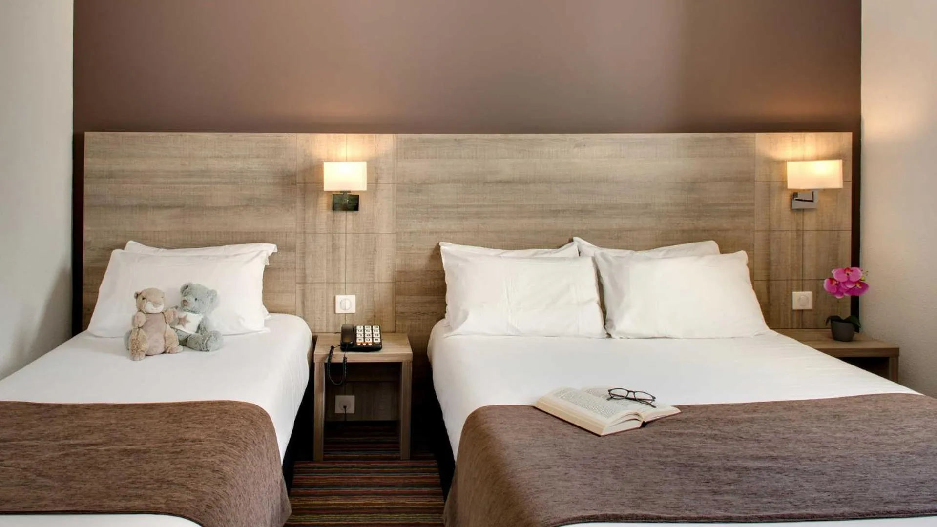 Bedroom, Bed in Hôtel Beau Site