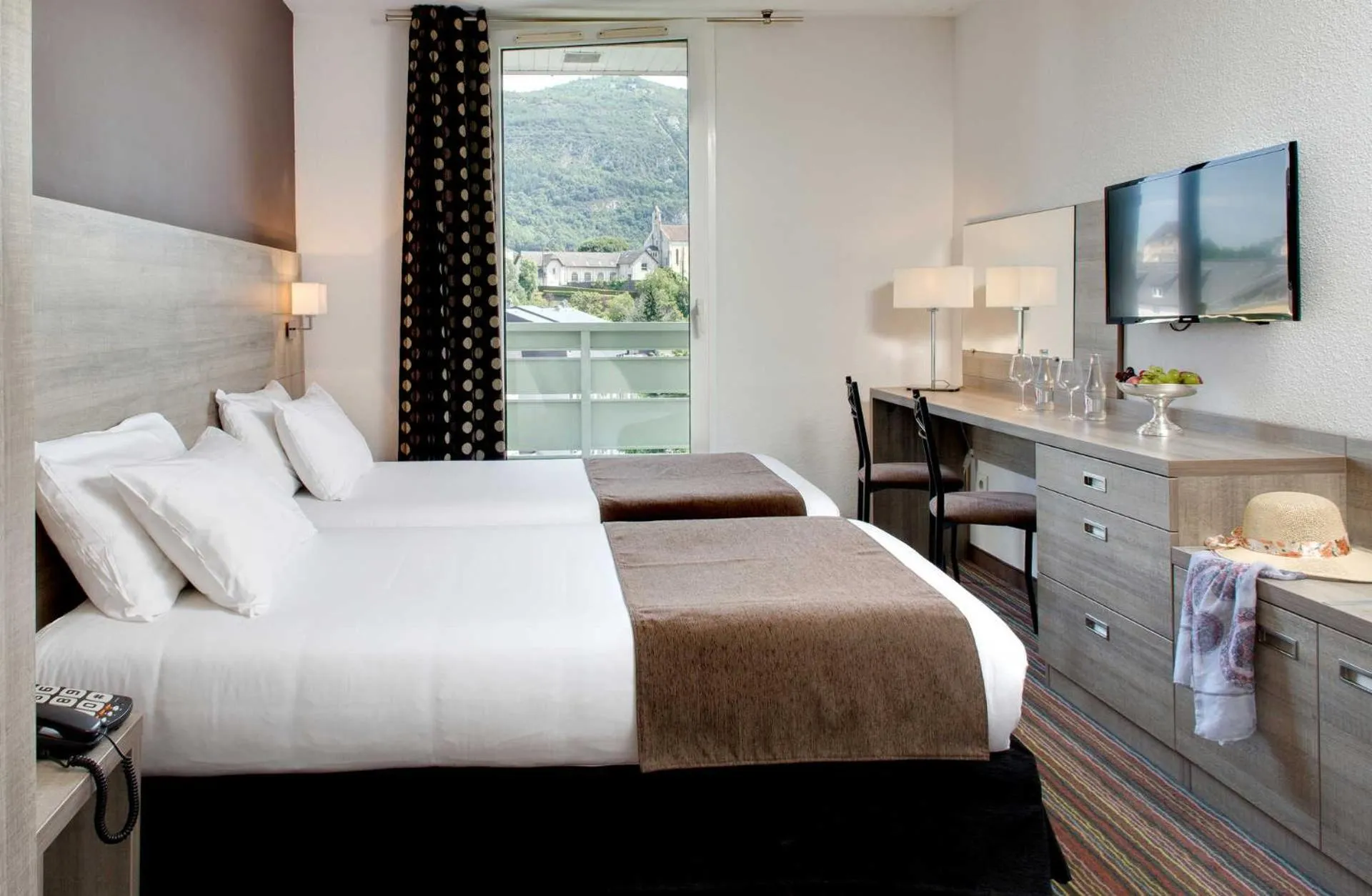 Bedroom, Bed in Hôtel Beau Site