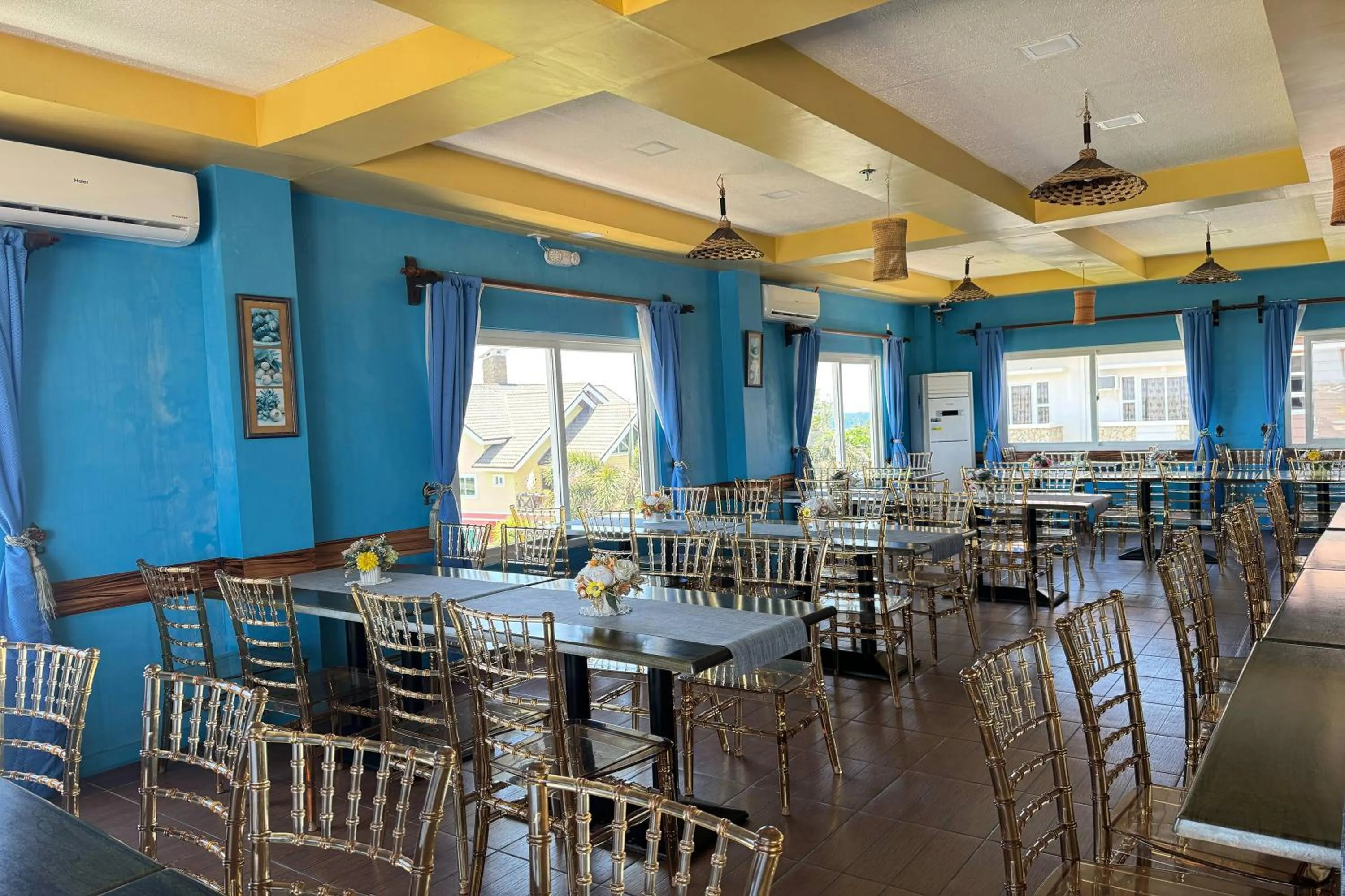 Restaurant/places to eat in OveMar Resort Hotel near Vigan