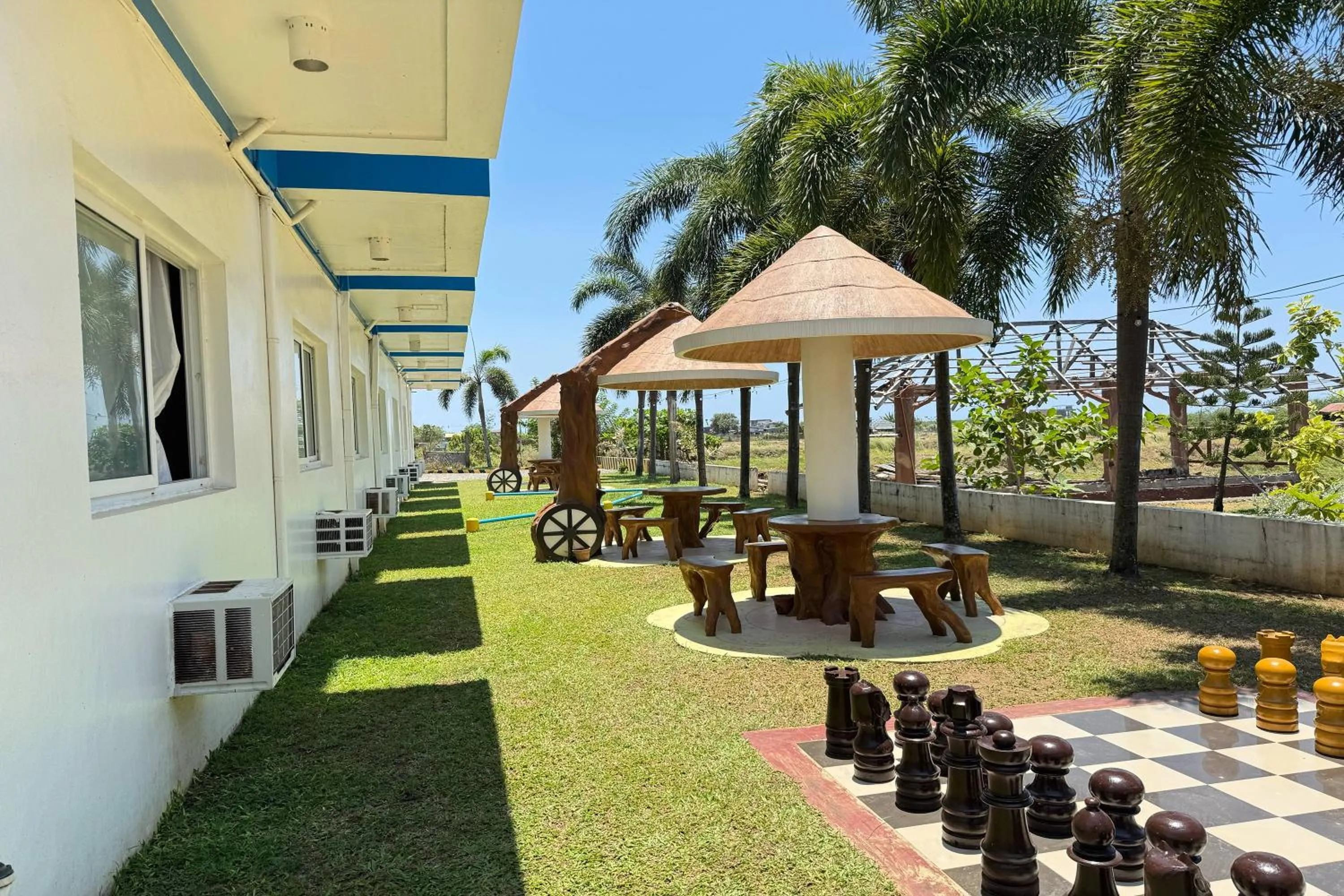 Garden in OveMar Resort Hotel near Vigan