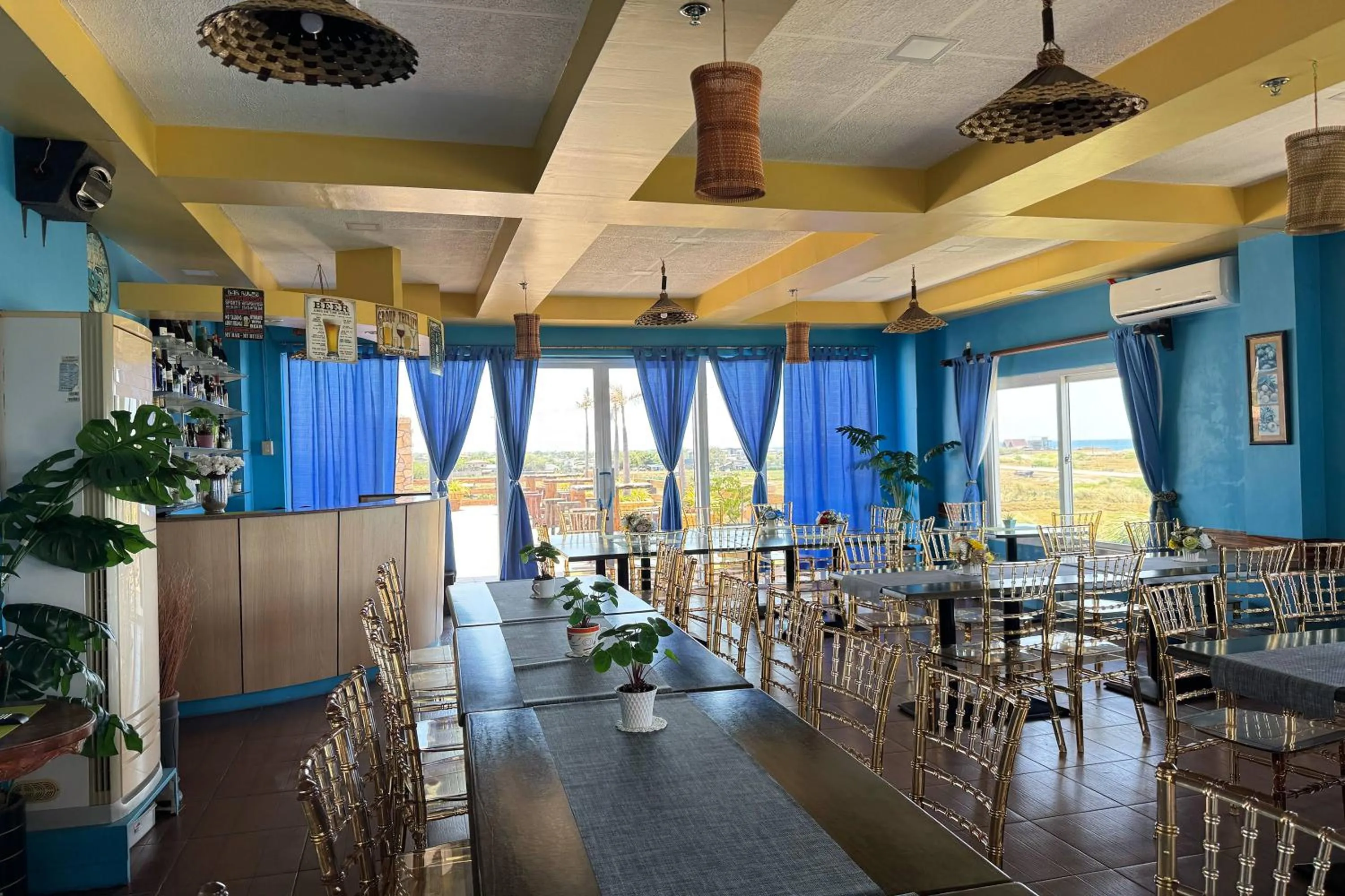 Restaurant/places to eat in OveMar Resort Hotel near Vigan