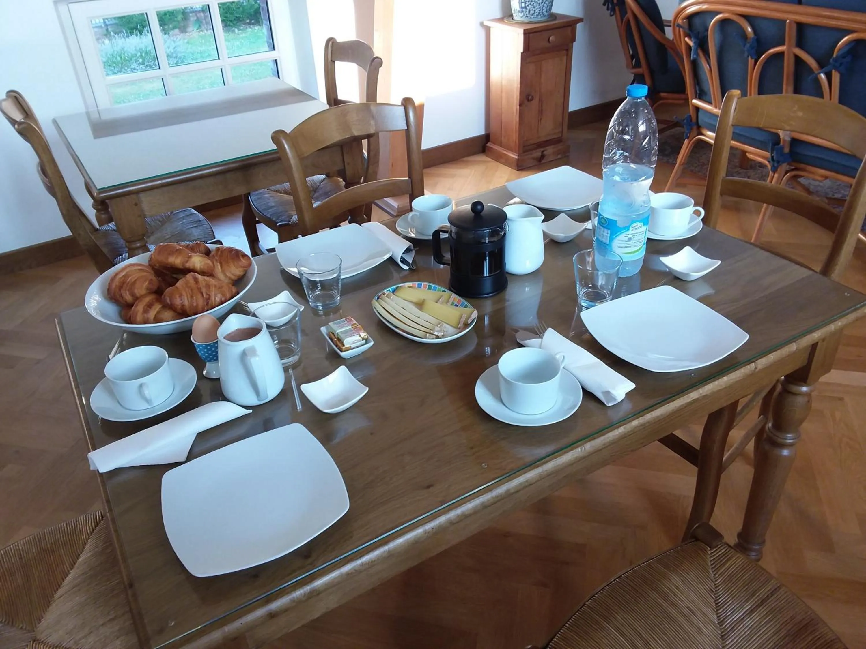 Continental breakfast in LA CHARMERAIE