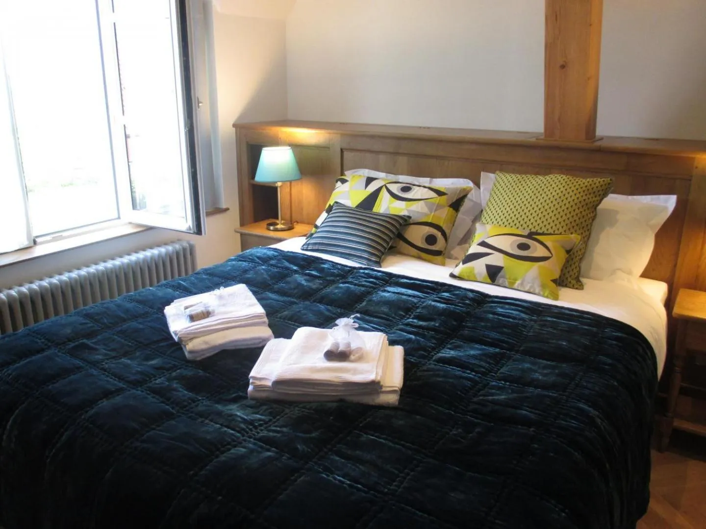 Photo of the whole room, Bed in LA CHARMERAIE