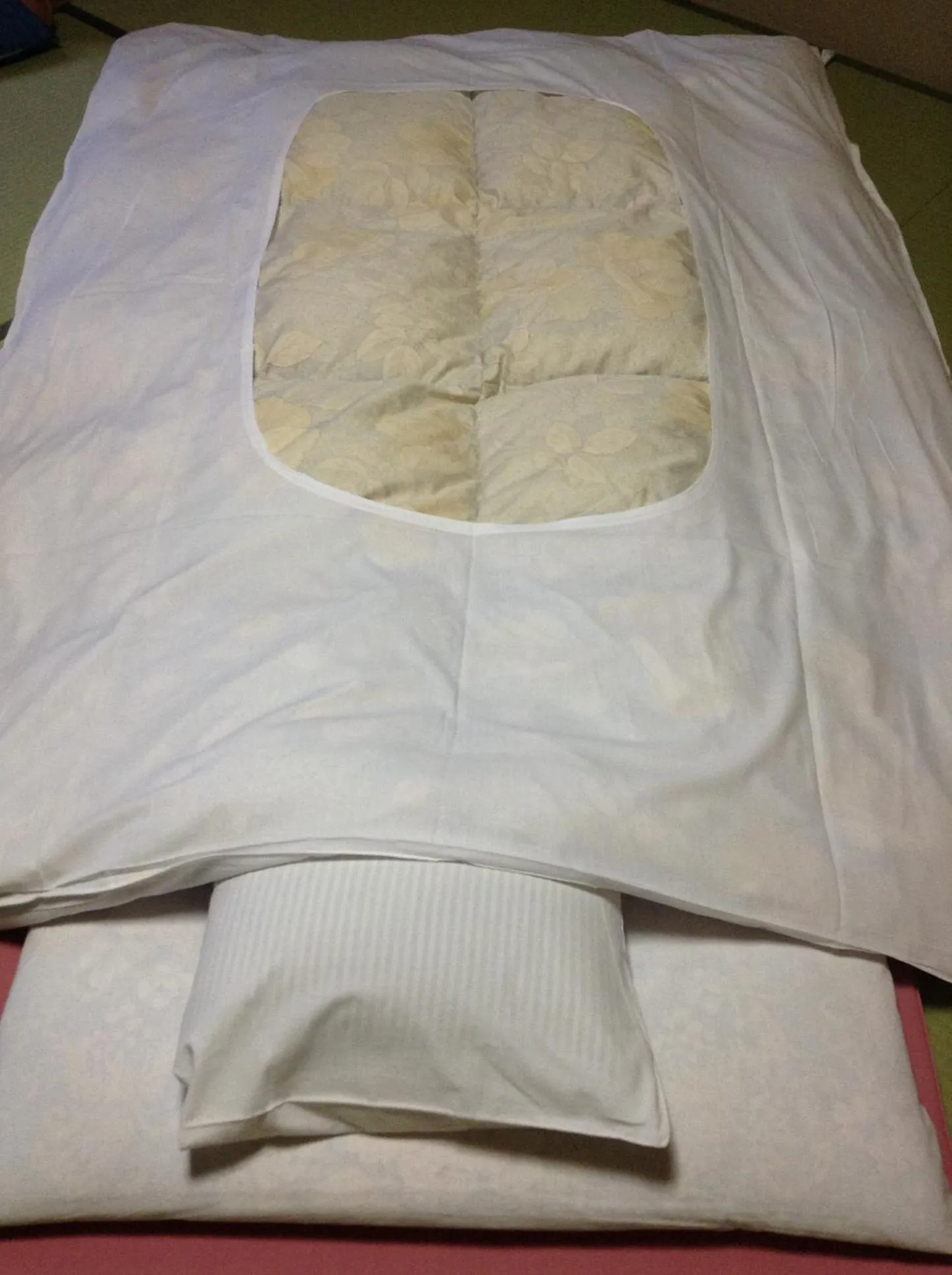 Photo of the whole room, Bed in Happokan