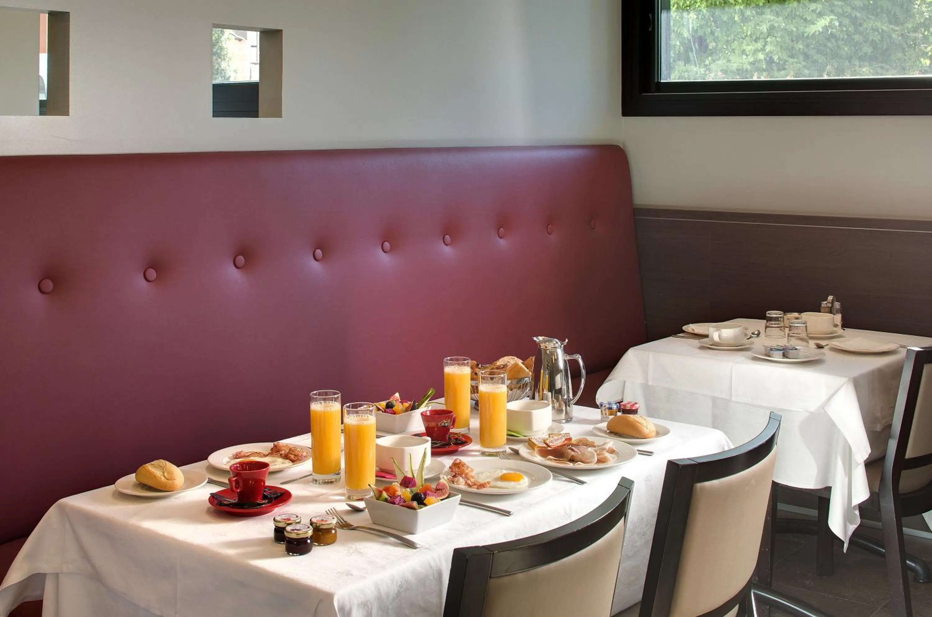 Breakfast in Hôtel Le Méditerranée