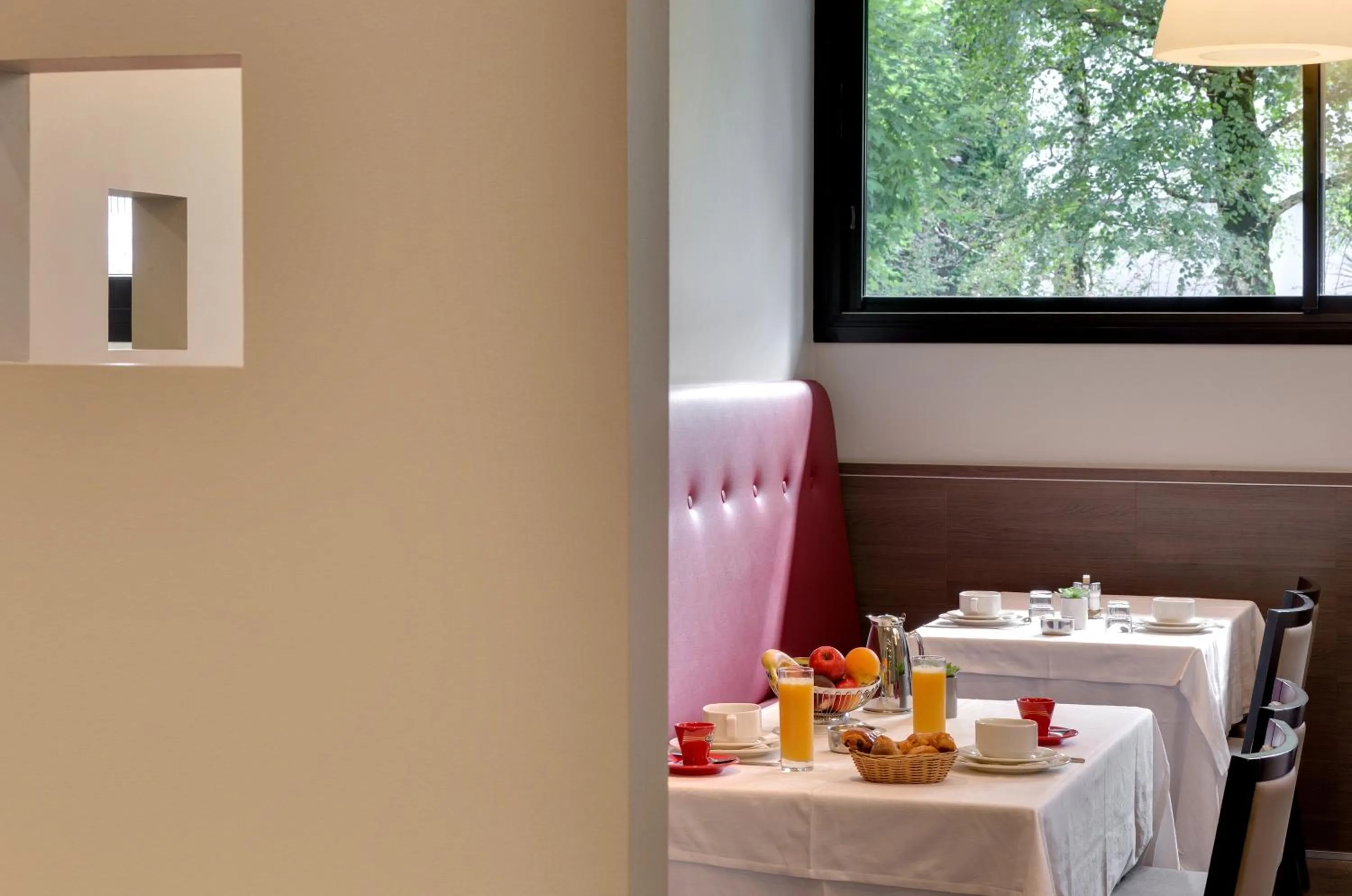 Breakfast in Hôtel Le Méditerranée