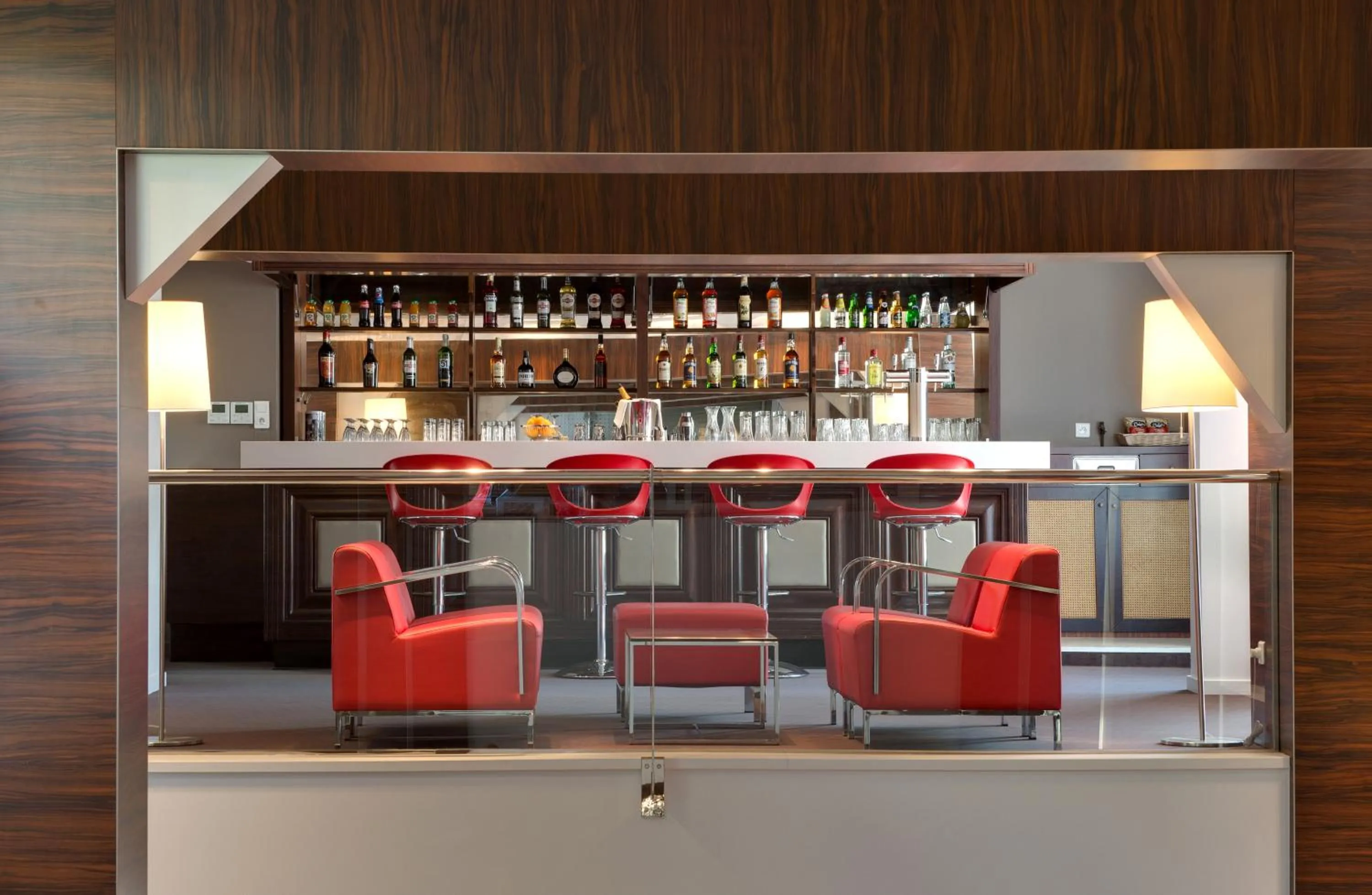 Communal lounge/ TV room in Hôtel Le Méditerranée