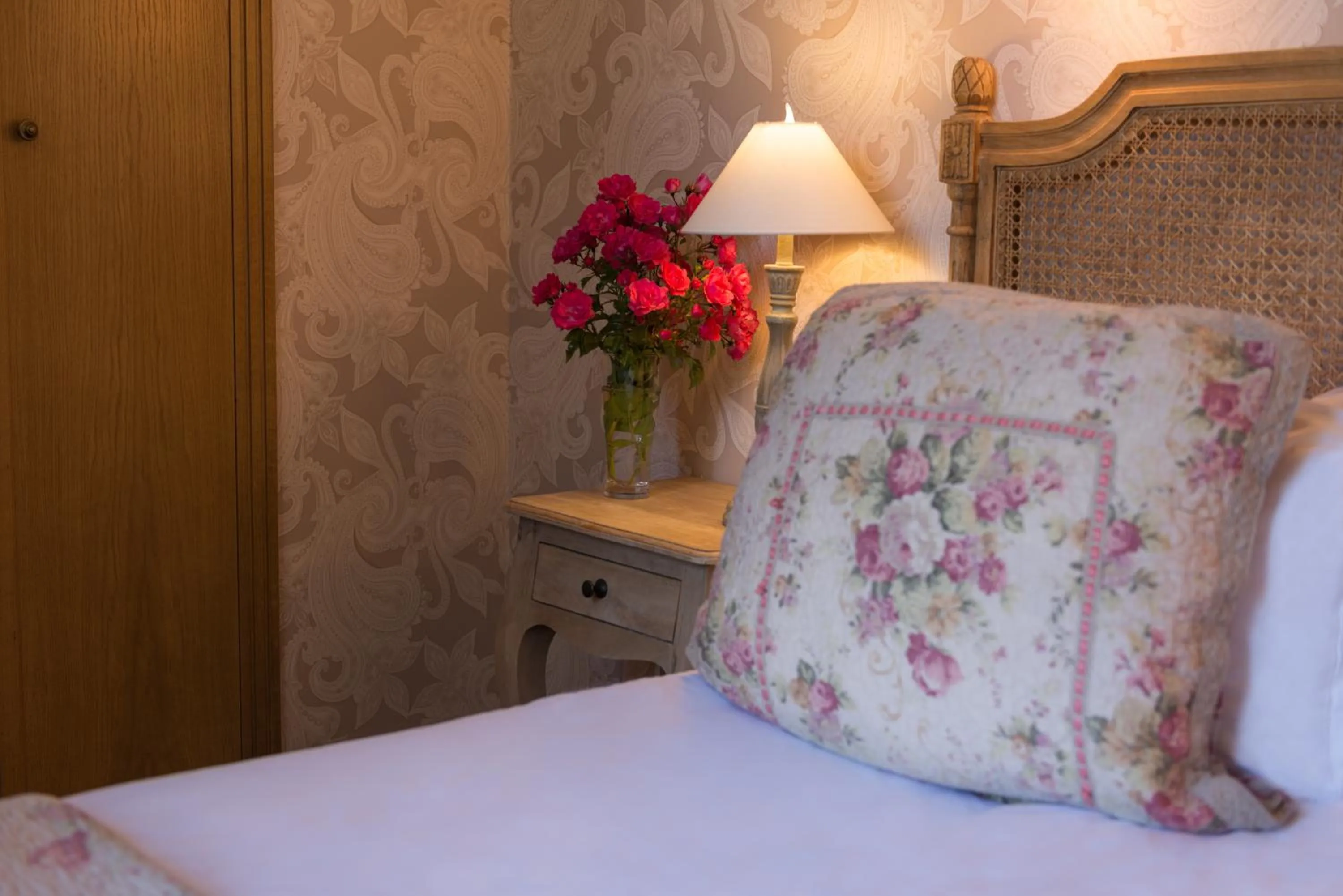 Bed in Manoir de la Roche Torin, The Originals Relais