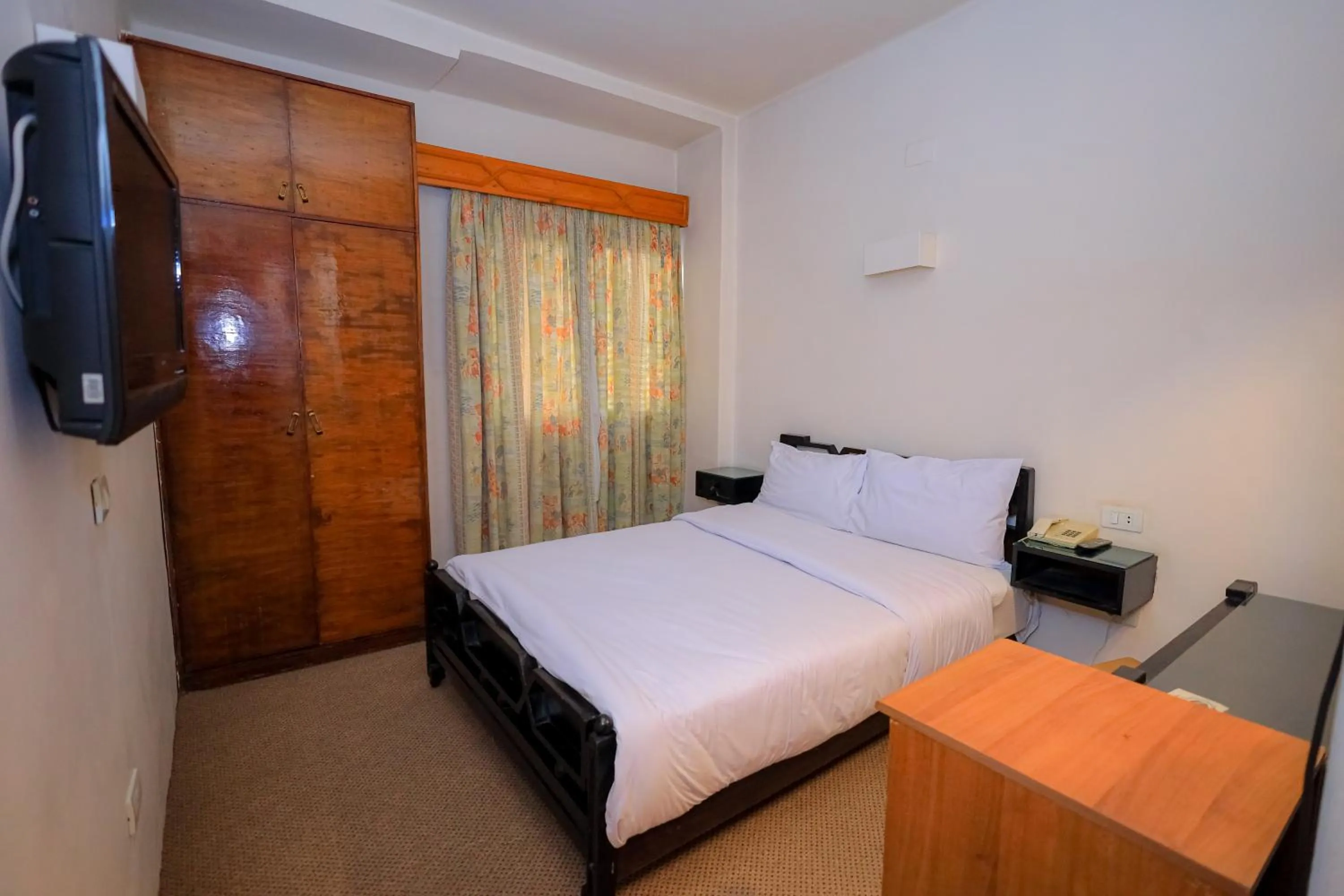 Photo of the whole room, Bed in Cleopatra Hotel