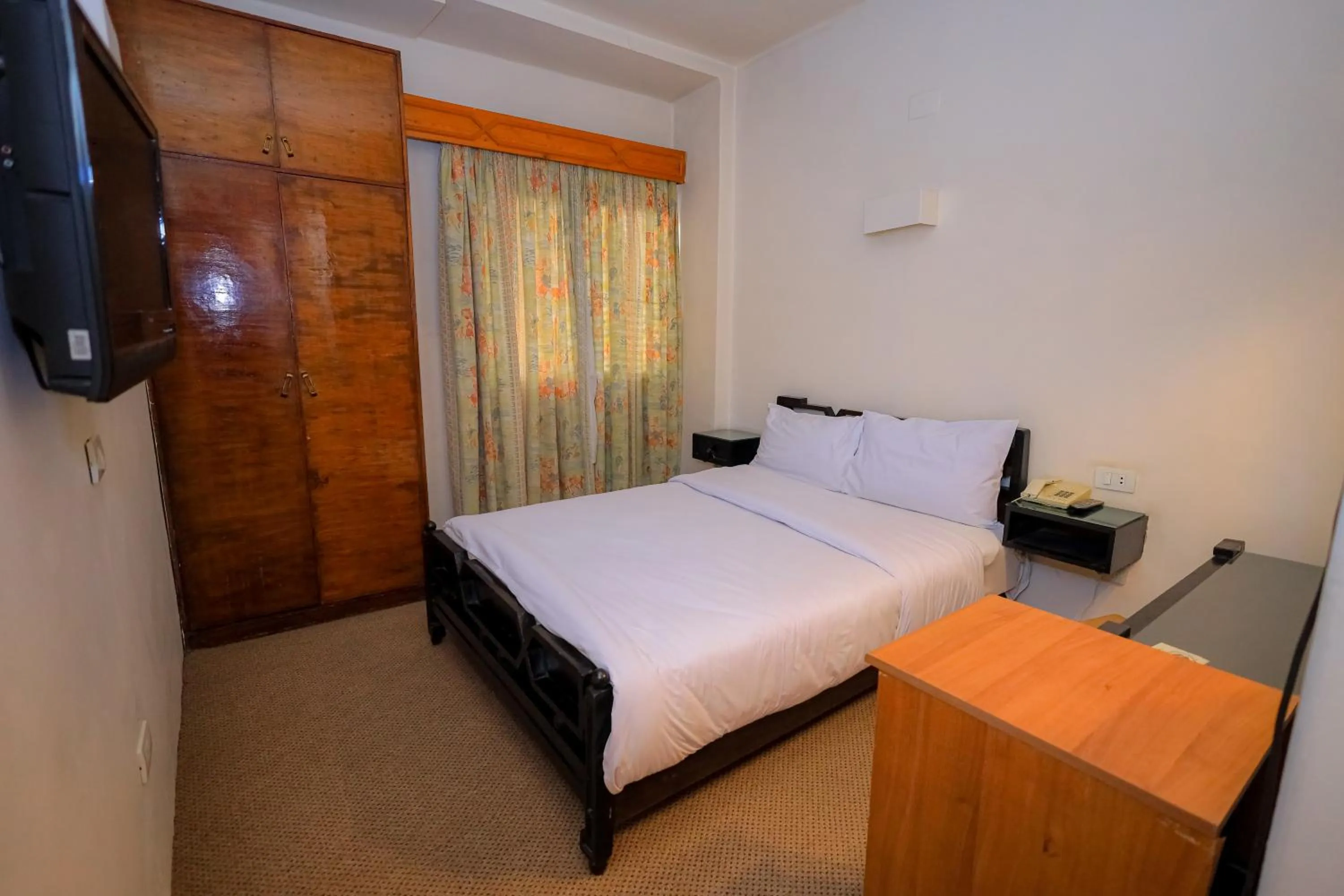 Photo of the whole room, Bed in Cleopatra Hotel