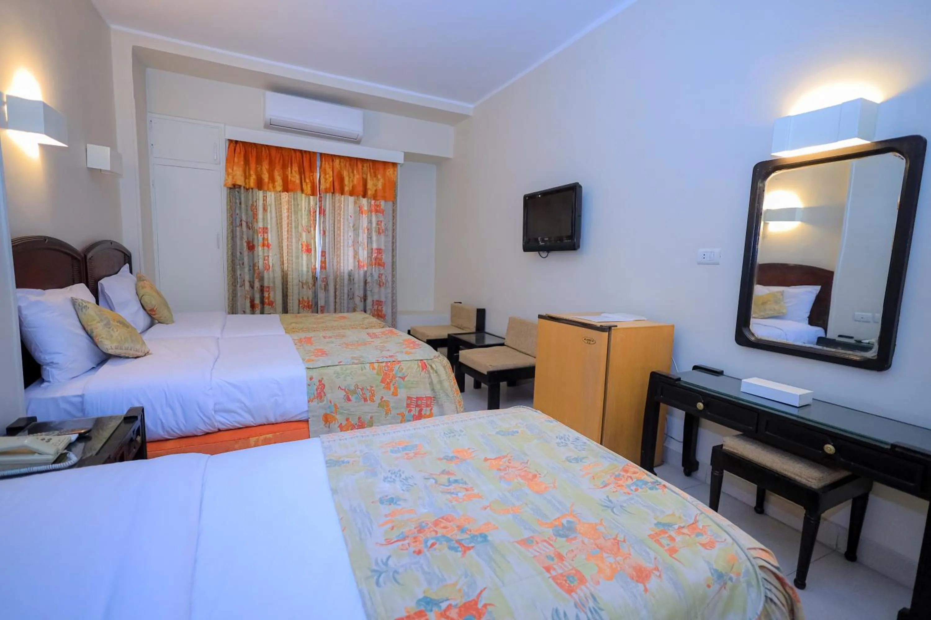 Photo of the whole room, Bed in Cleopatra Hotel