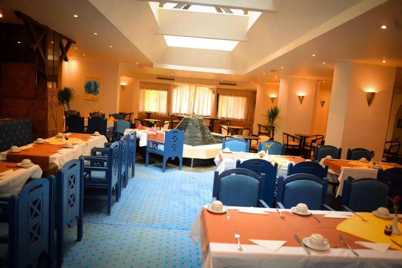 Restaurant/places to eat in Cleopatra Hotel