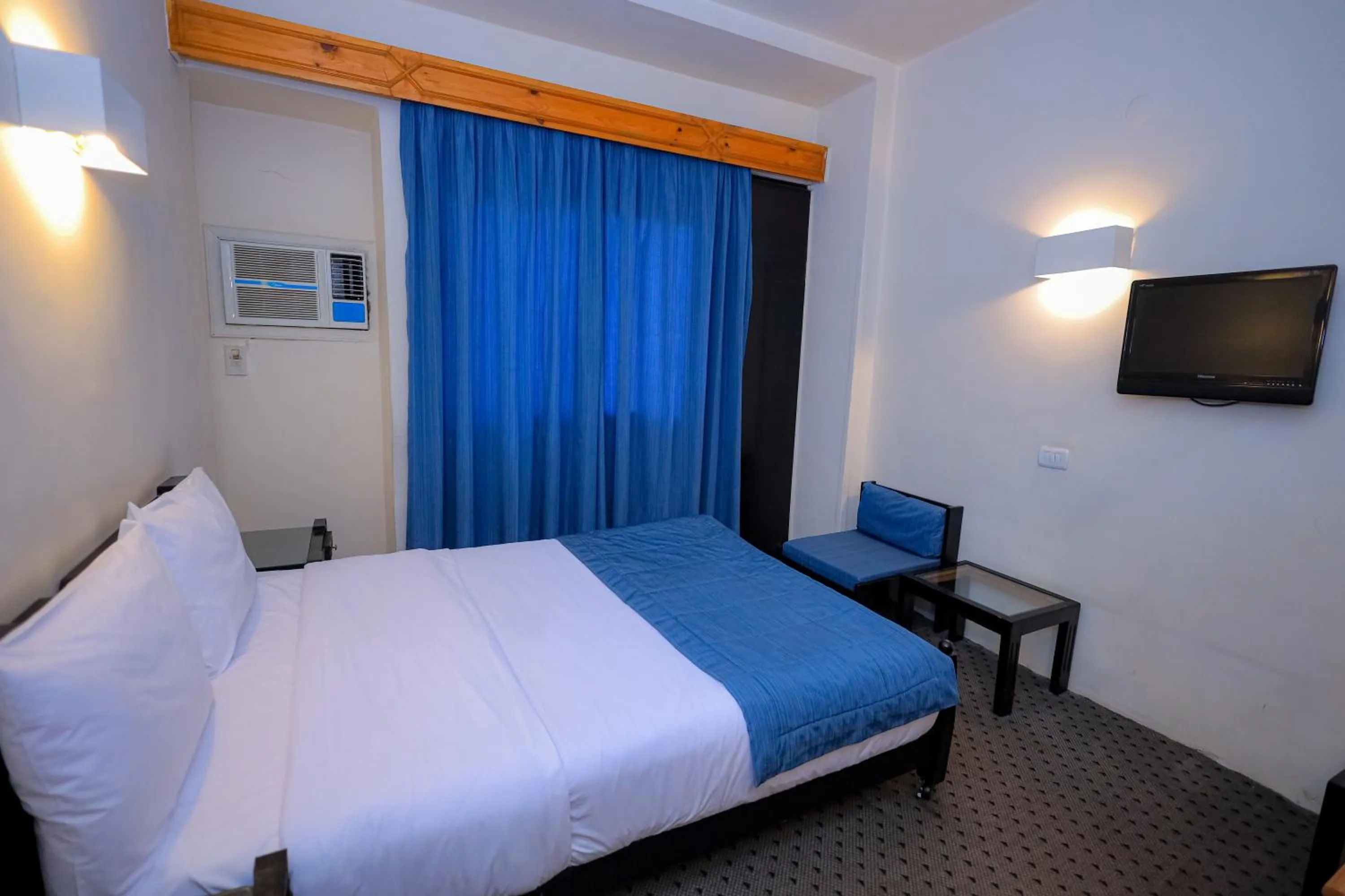 Photo of the whole room, Bed in Cleopatra Hotel