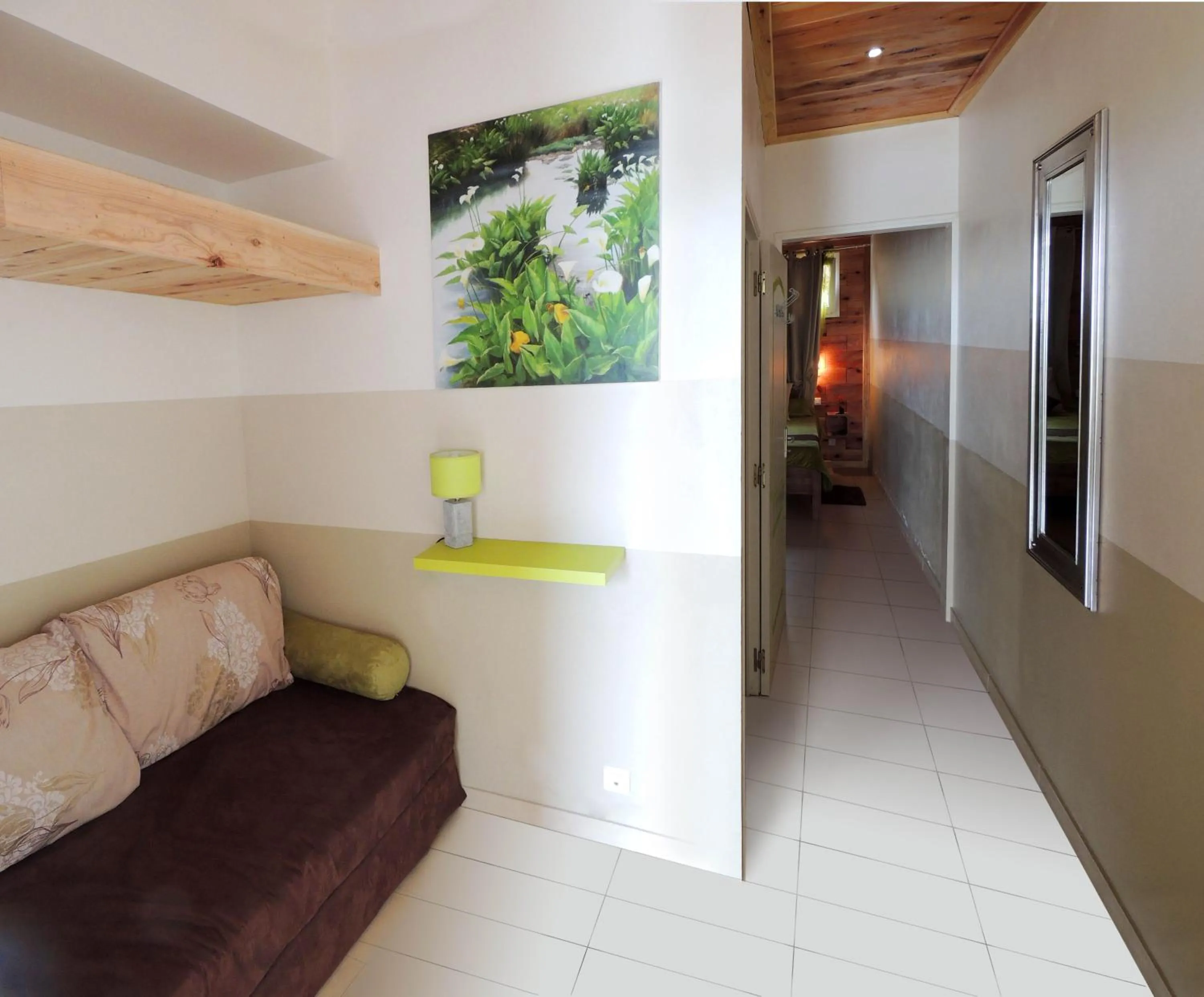 Photo of the whole room in ORKY-MEL