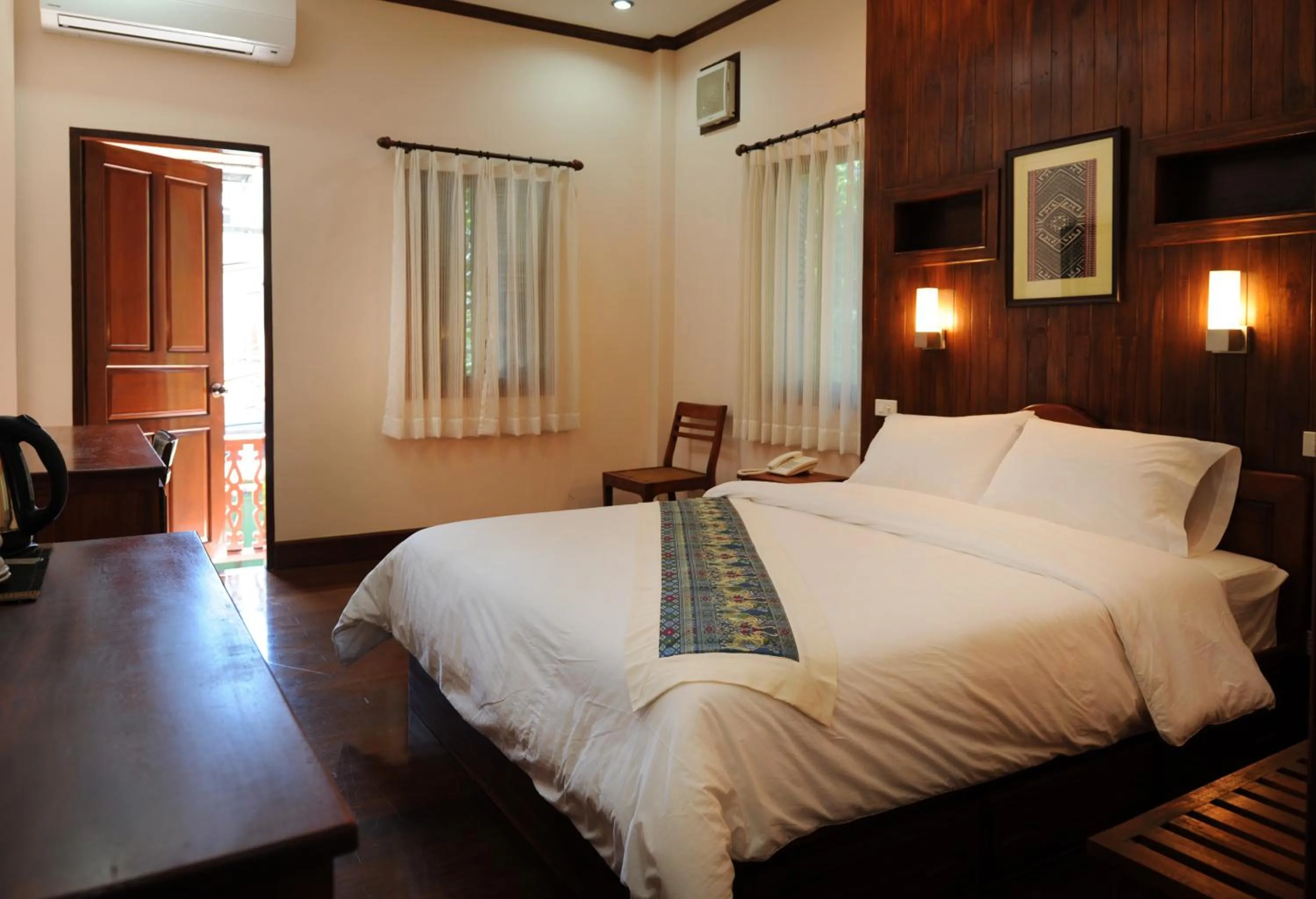 Photo of the whole room, Bed in Pakhongthong Villa