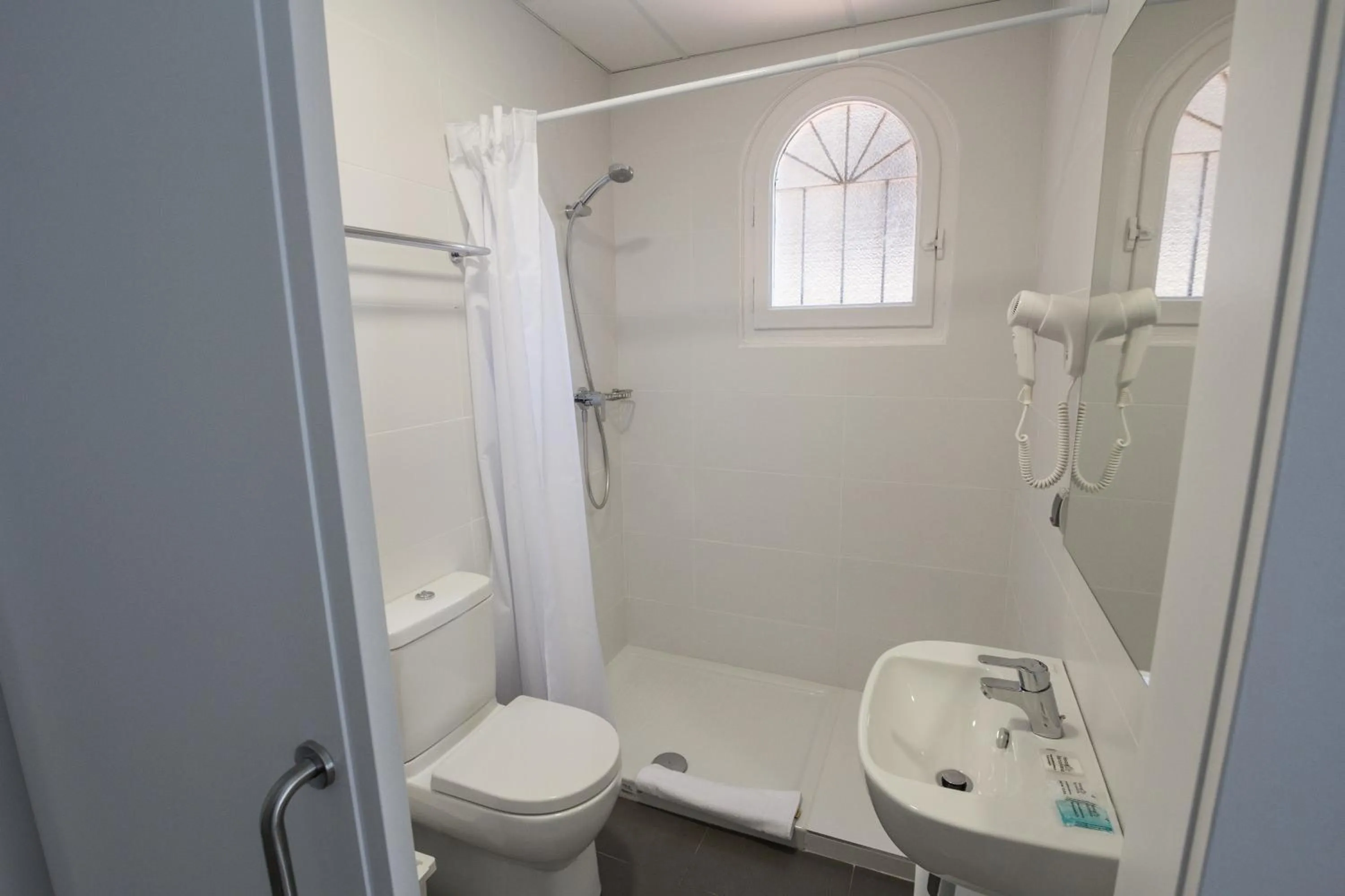 Bathroom in Hostalin Barcelona Gran Via