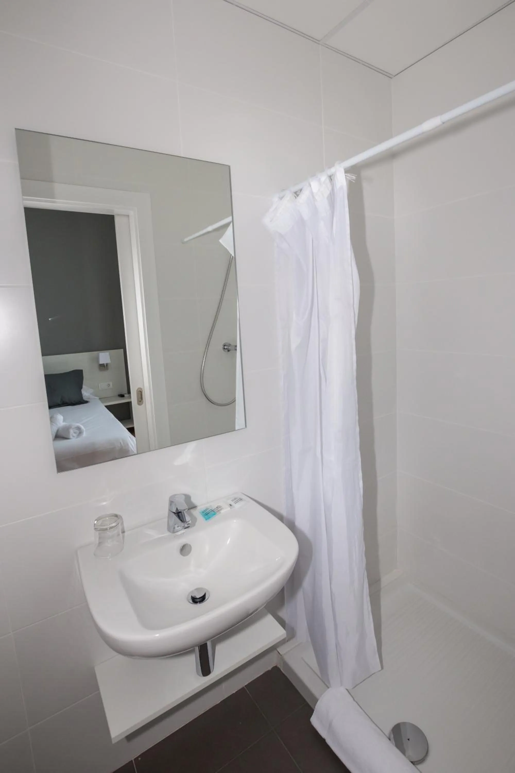 Bathroom in Hostalin Barcelona Gran Via