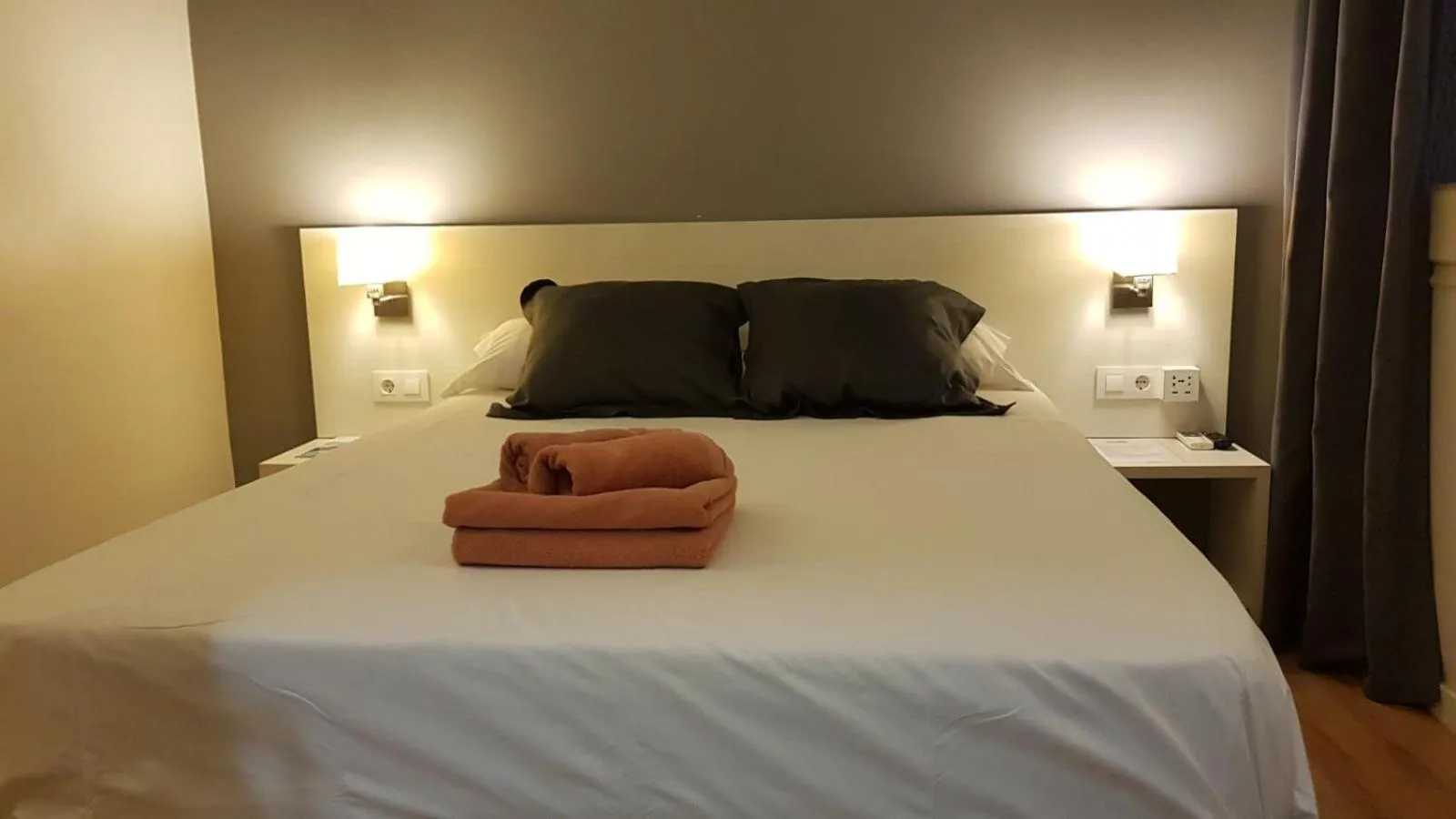 Bed in Hostalin Barcelona Gran Via