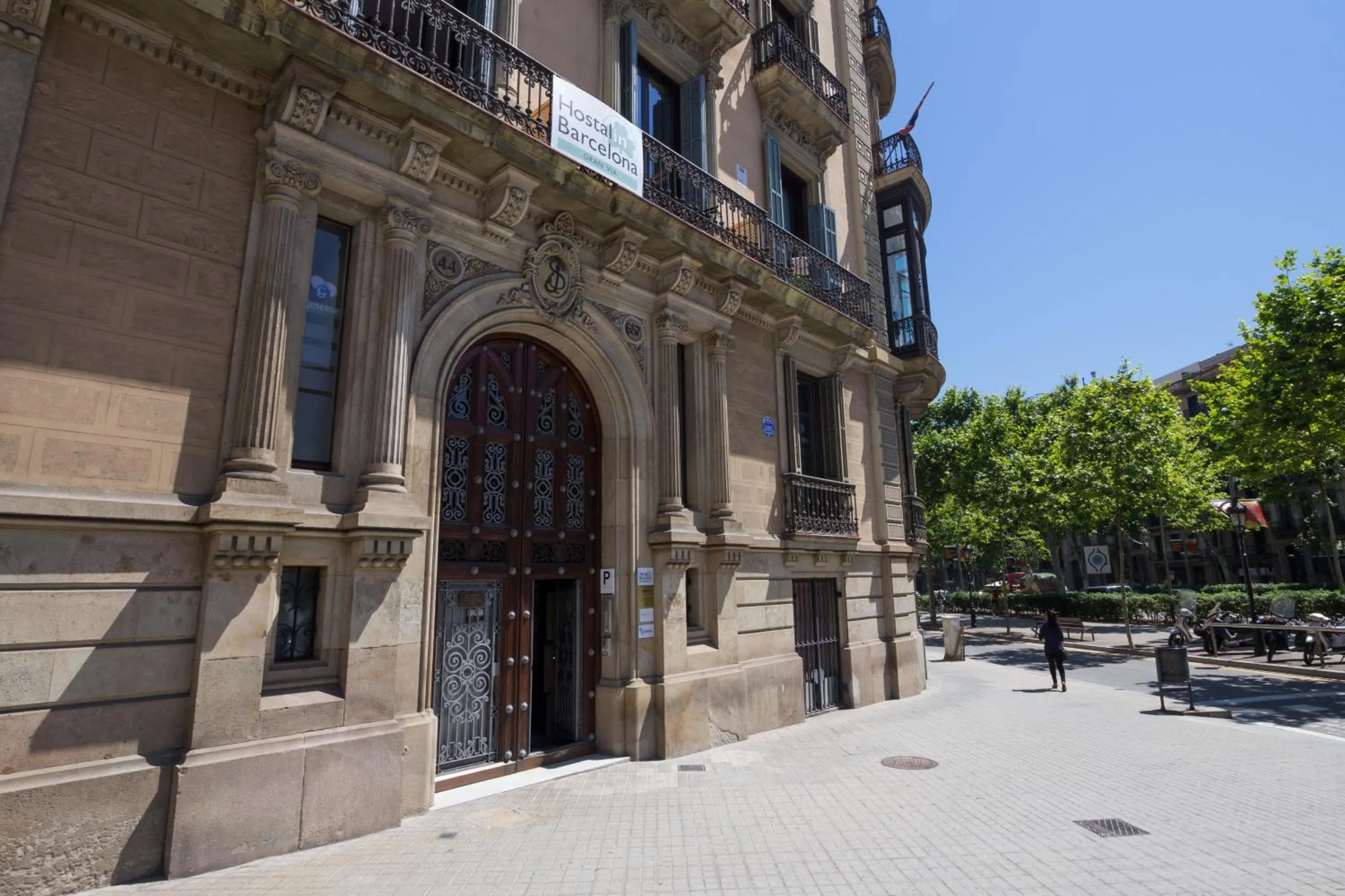 Facade/entrance in Hostalin Barcelona Gran Via