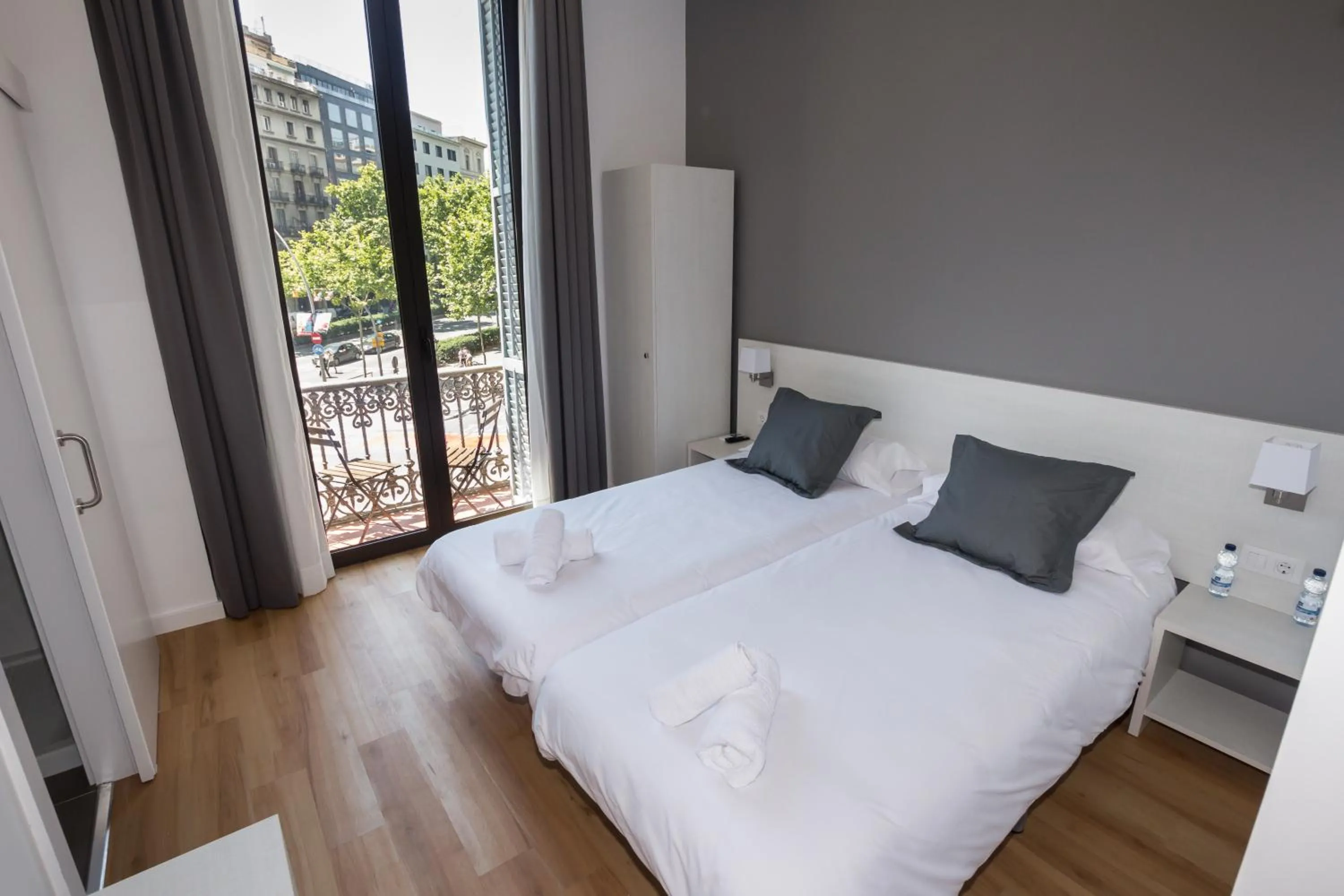 Photo of the whole room, Bed in Hostalin Barcelona Gran Via