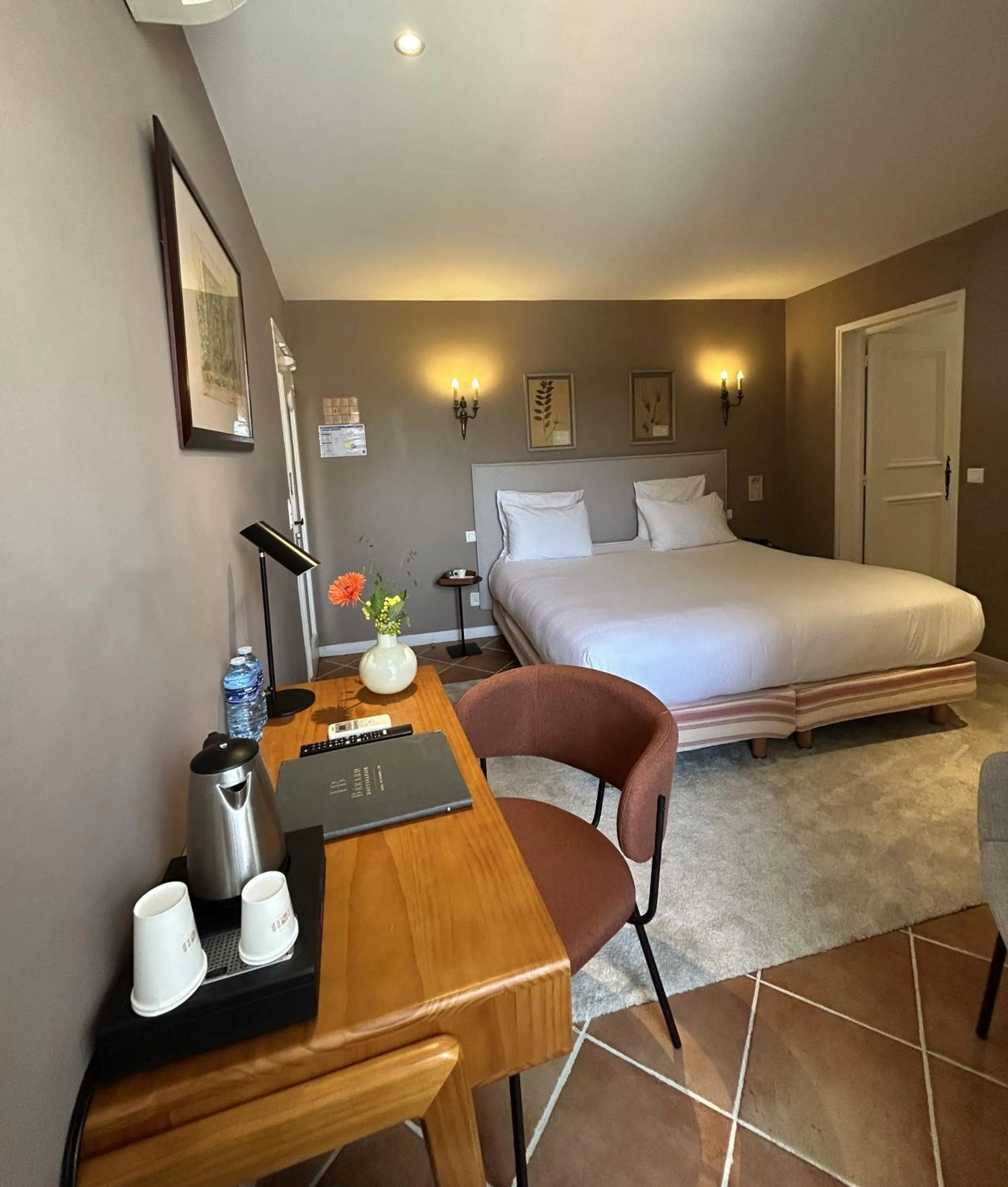 Bed in Maison Bérard Hôtel - Restaurant - Spa