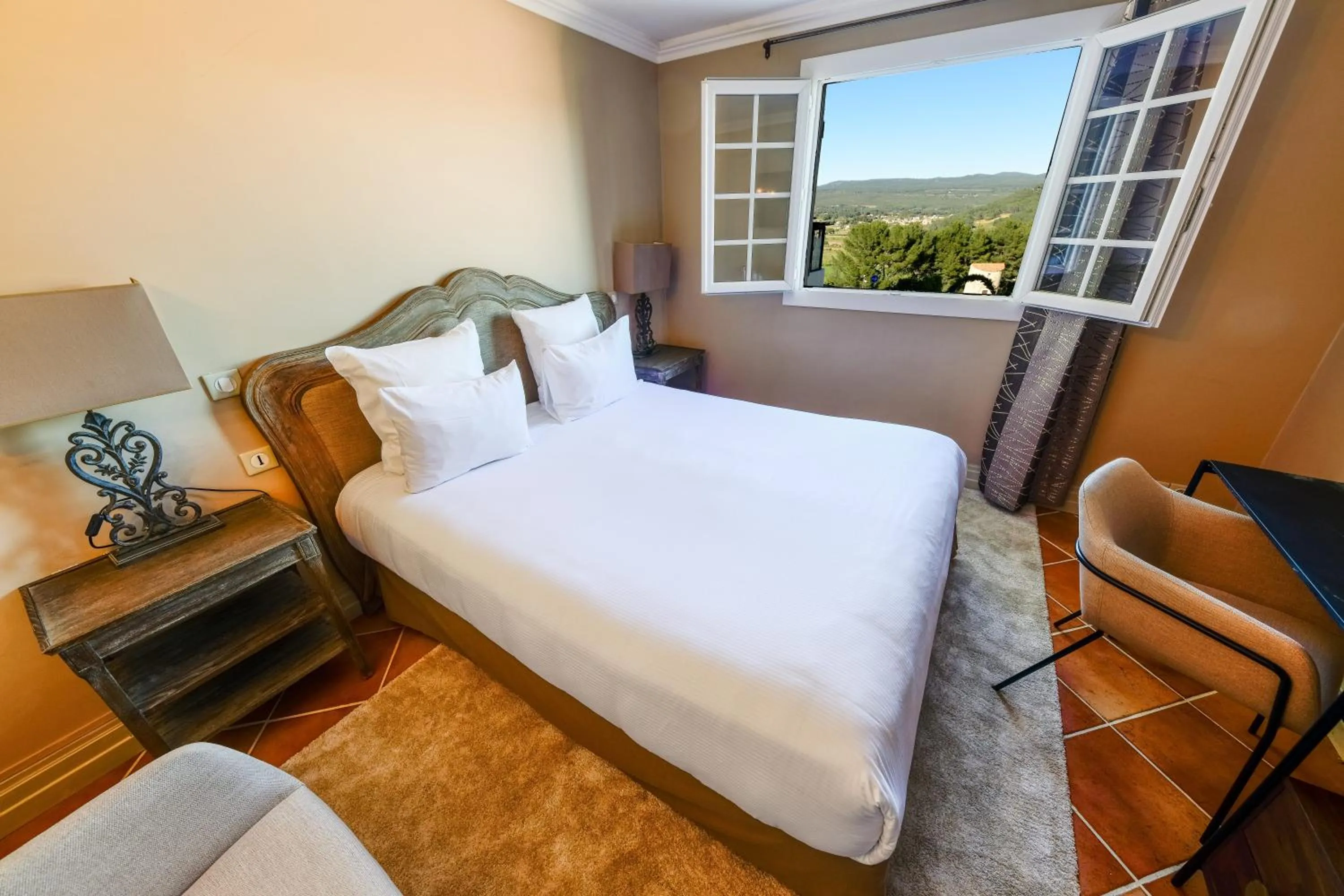 Bed in Maison Bérard Hôtel - Restaurant - Spa