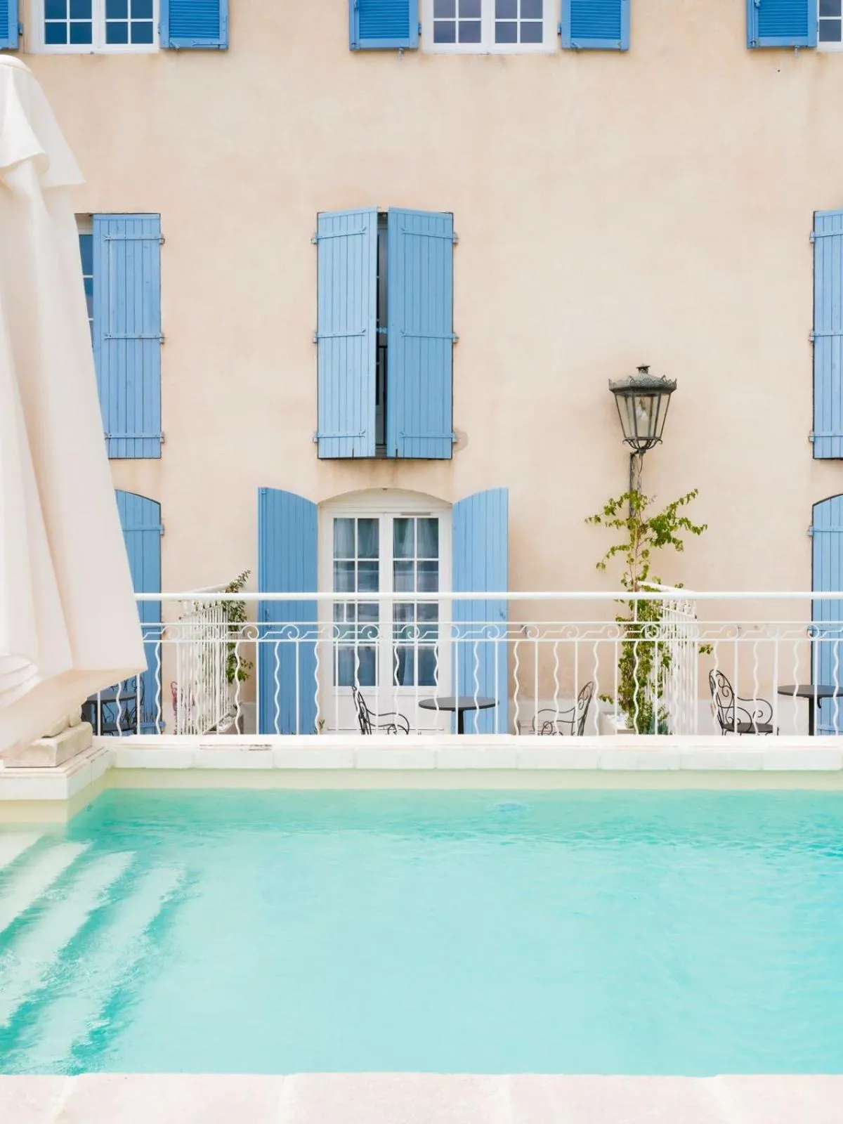 Swimming pool in Maison Bérard Hôtel - Restaurant - Spa