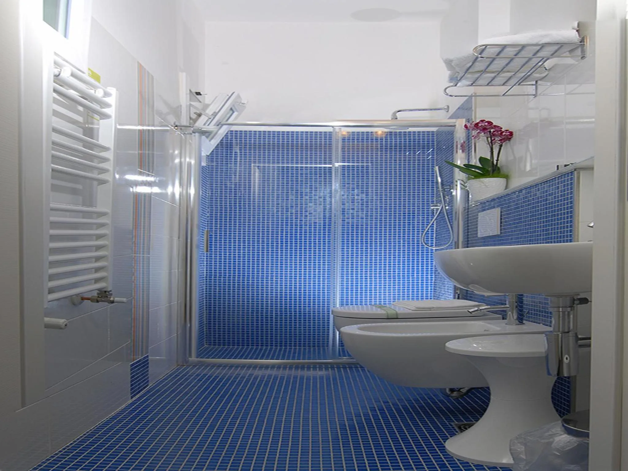 Shower in Hotel Casablanca