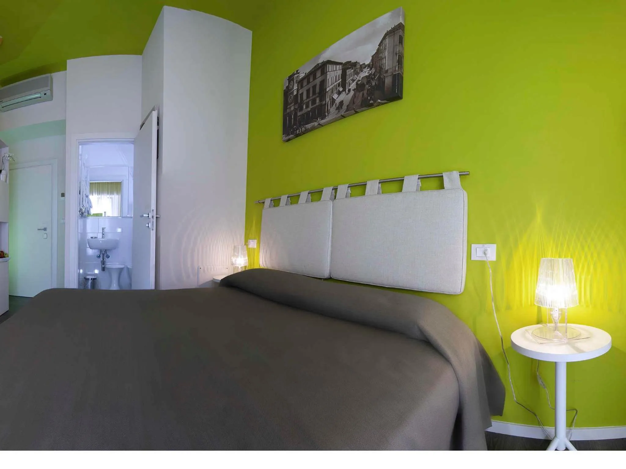 Photo of the whole room, Bed in Hotel Casablanca