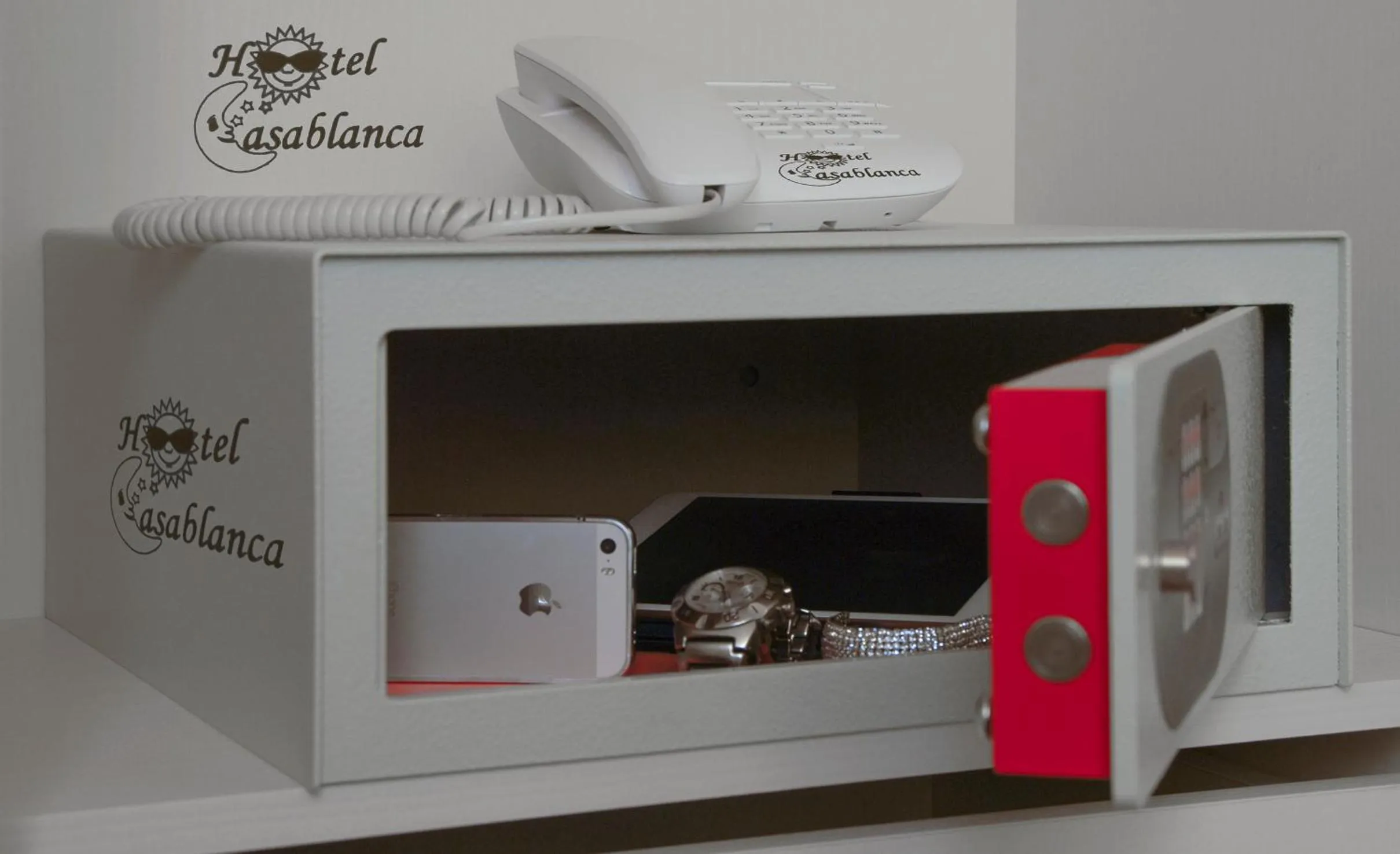 safe in Hotel Casablanca