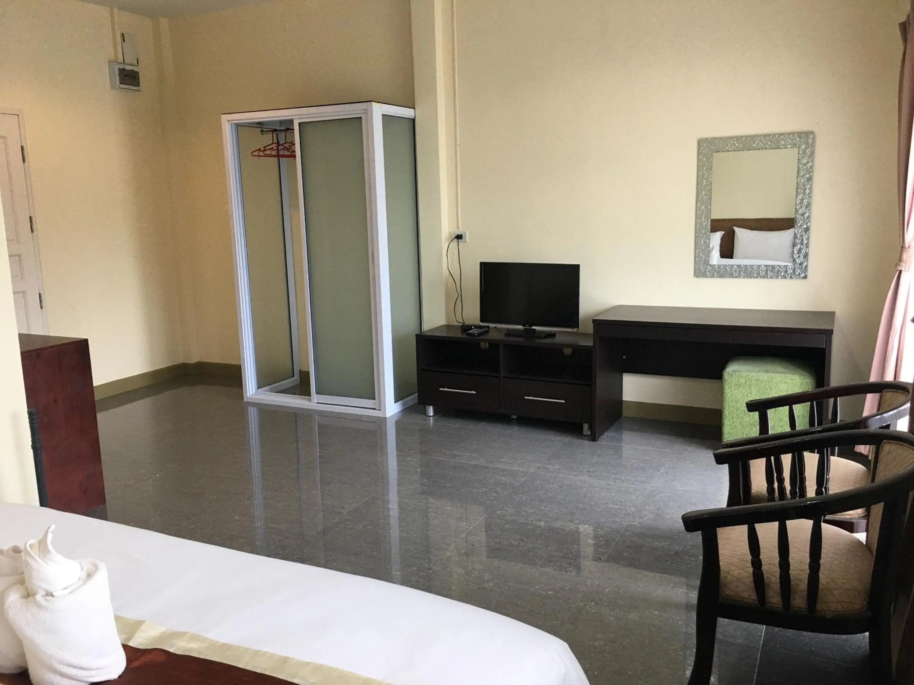 Bed in Siriburi Resort