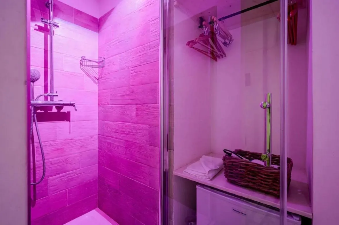 Shower in Nap25guesthouse