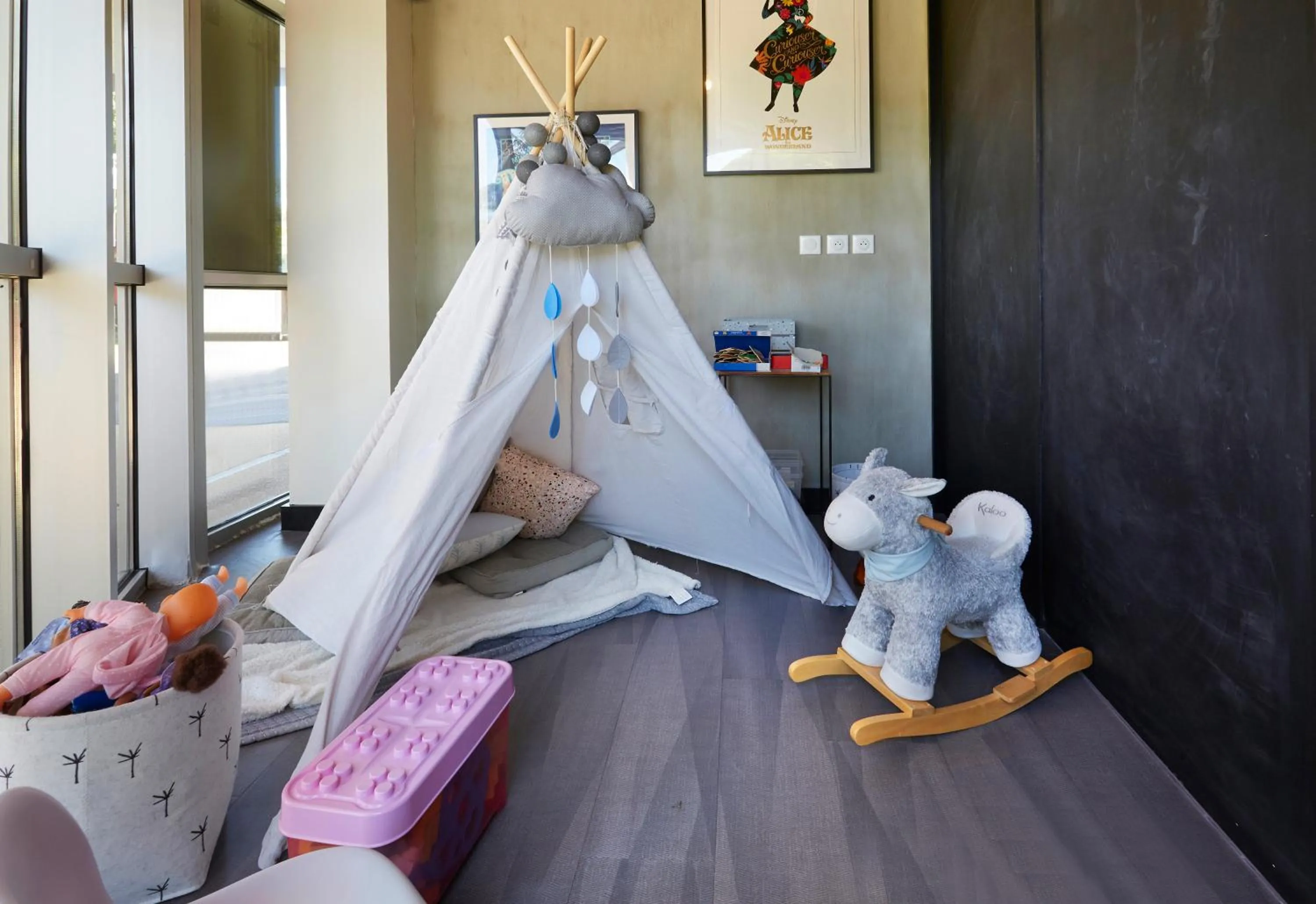 Children play ground, Bed in ibis Archamps Porte de Genève