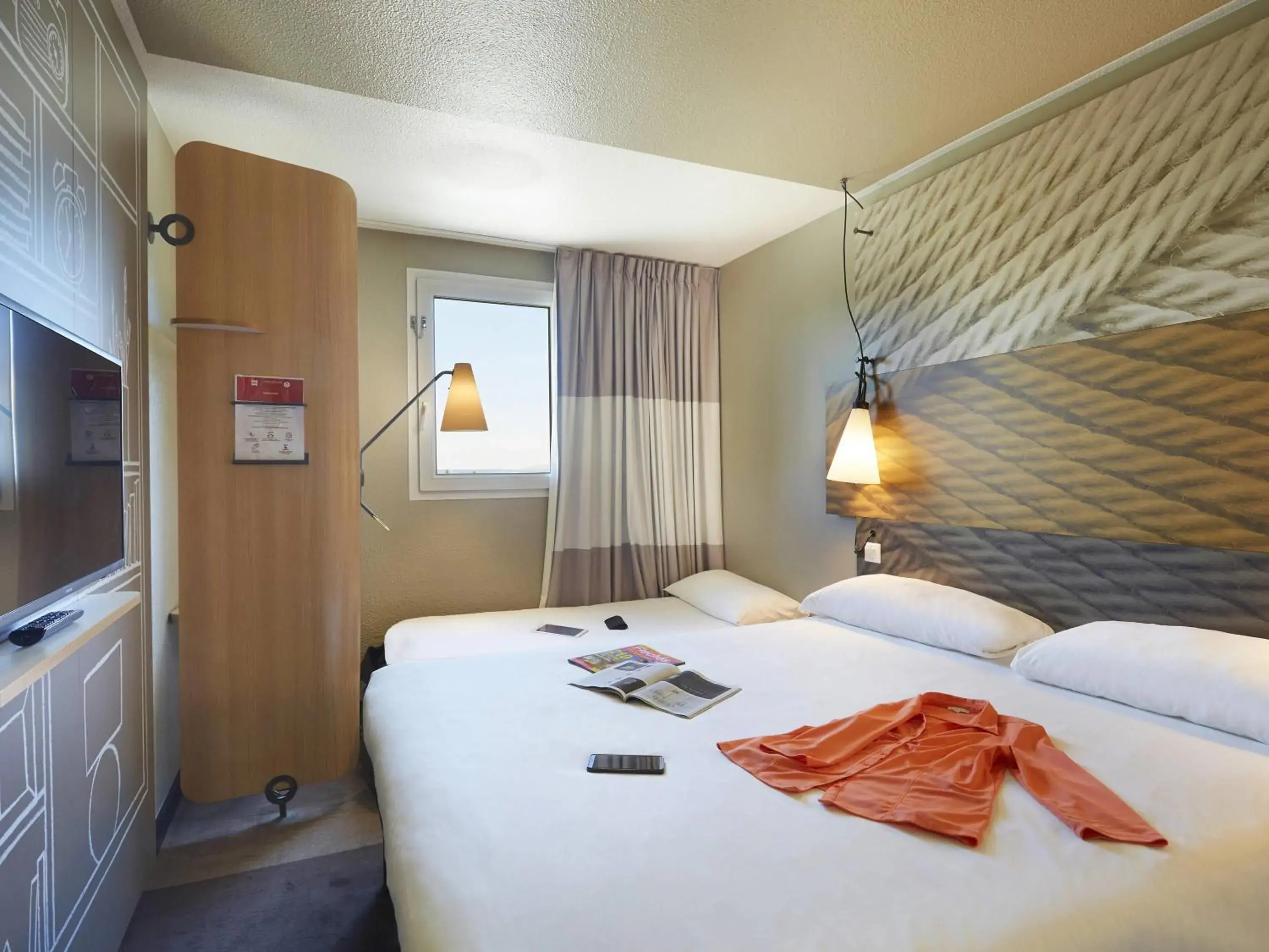 Standard Room with One Double Bed and One Single Bed in ibis Archamps Porte de Genève Standard Room with One Double Bed and One Single Bed in ibis Archamps Porte de Genève