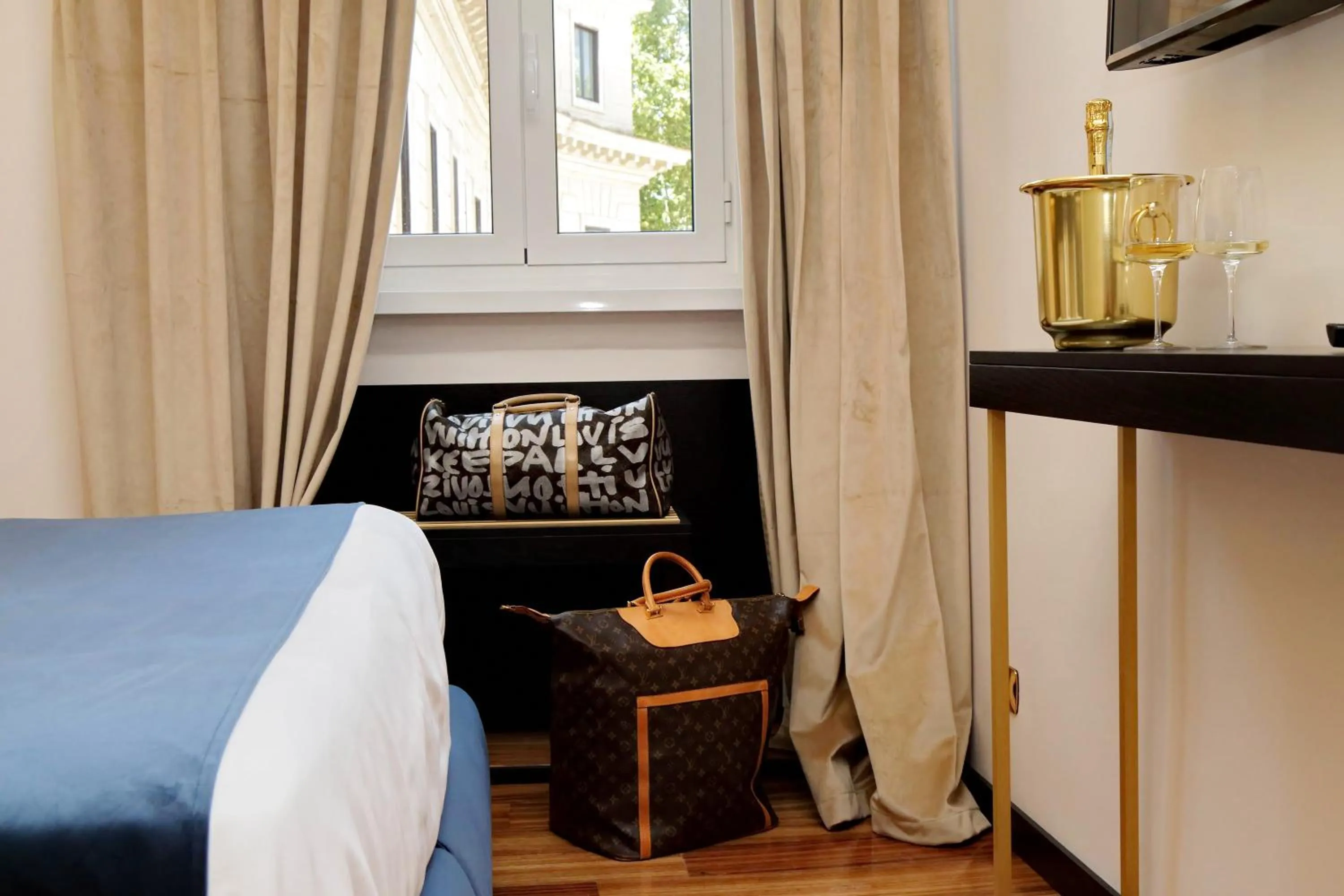 Decorative detail, Bed in Spanish Diamond Luxury Suites & Jacuzzi