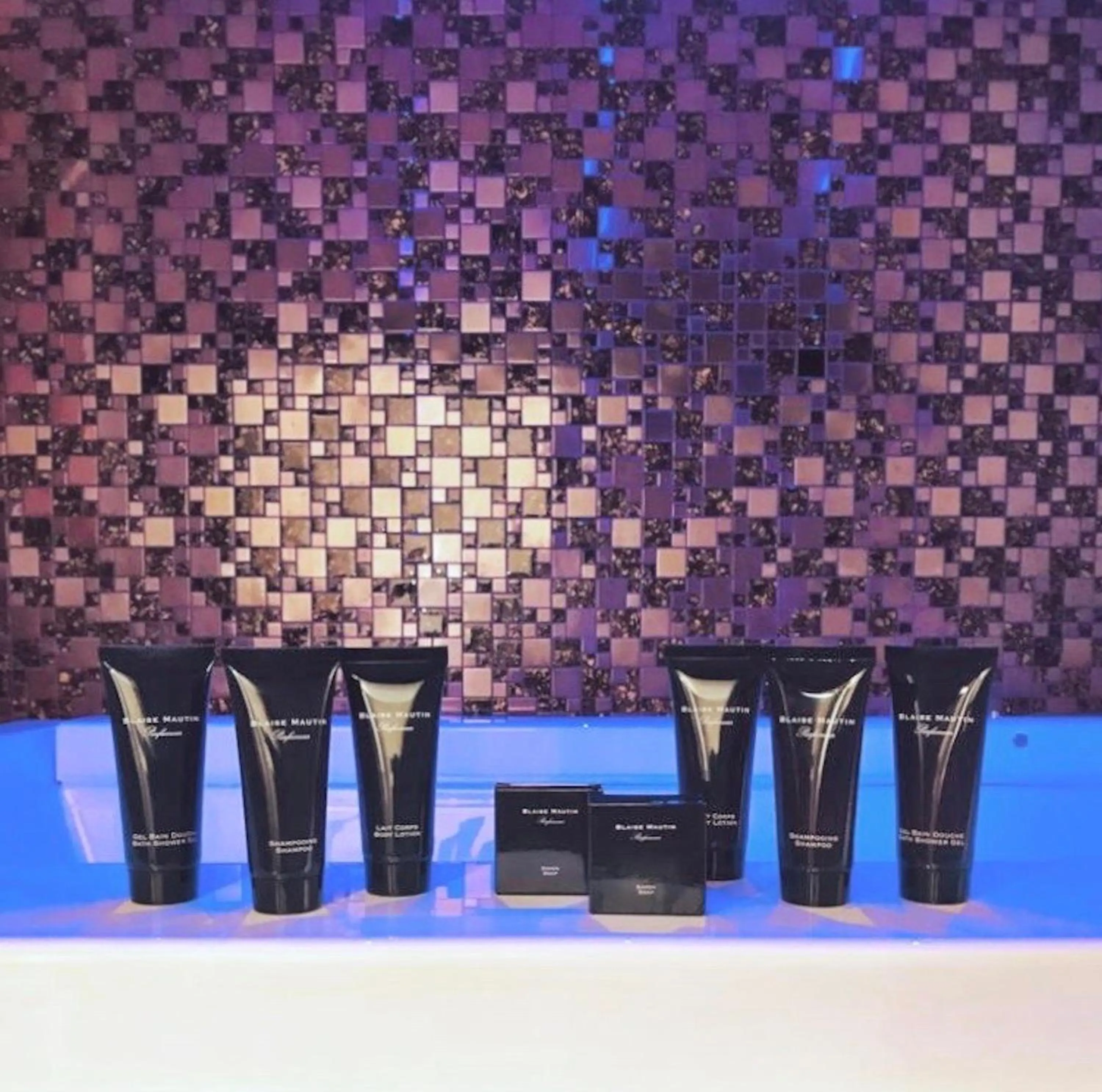 Bathroom in Spanish Diamond Luxury Suites & Jacuzzi