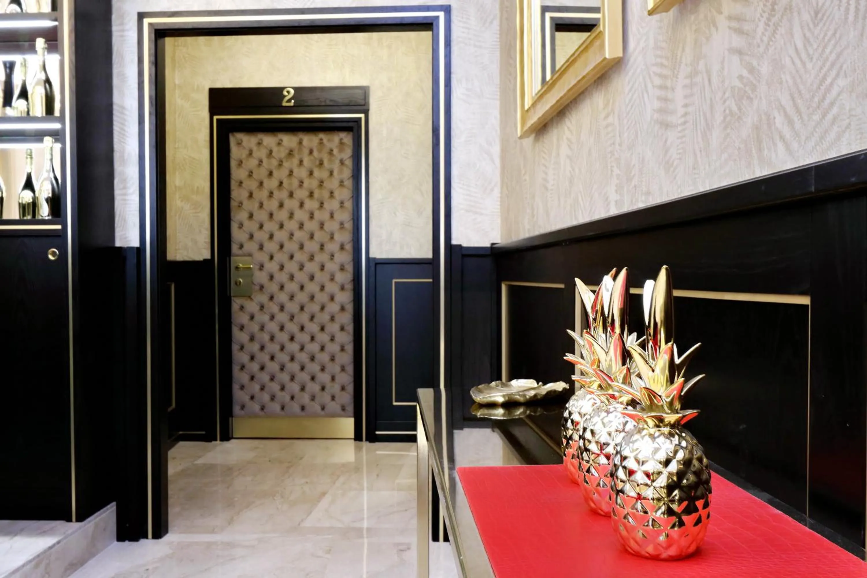 Lobby or reception in Spanish Diamond Luxury Suites & Jacuzzi