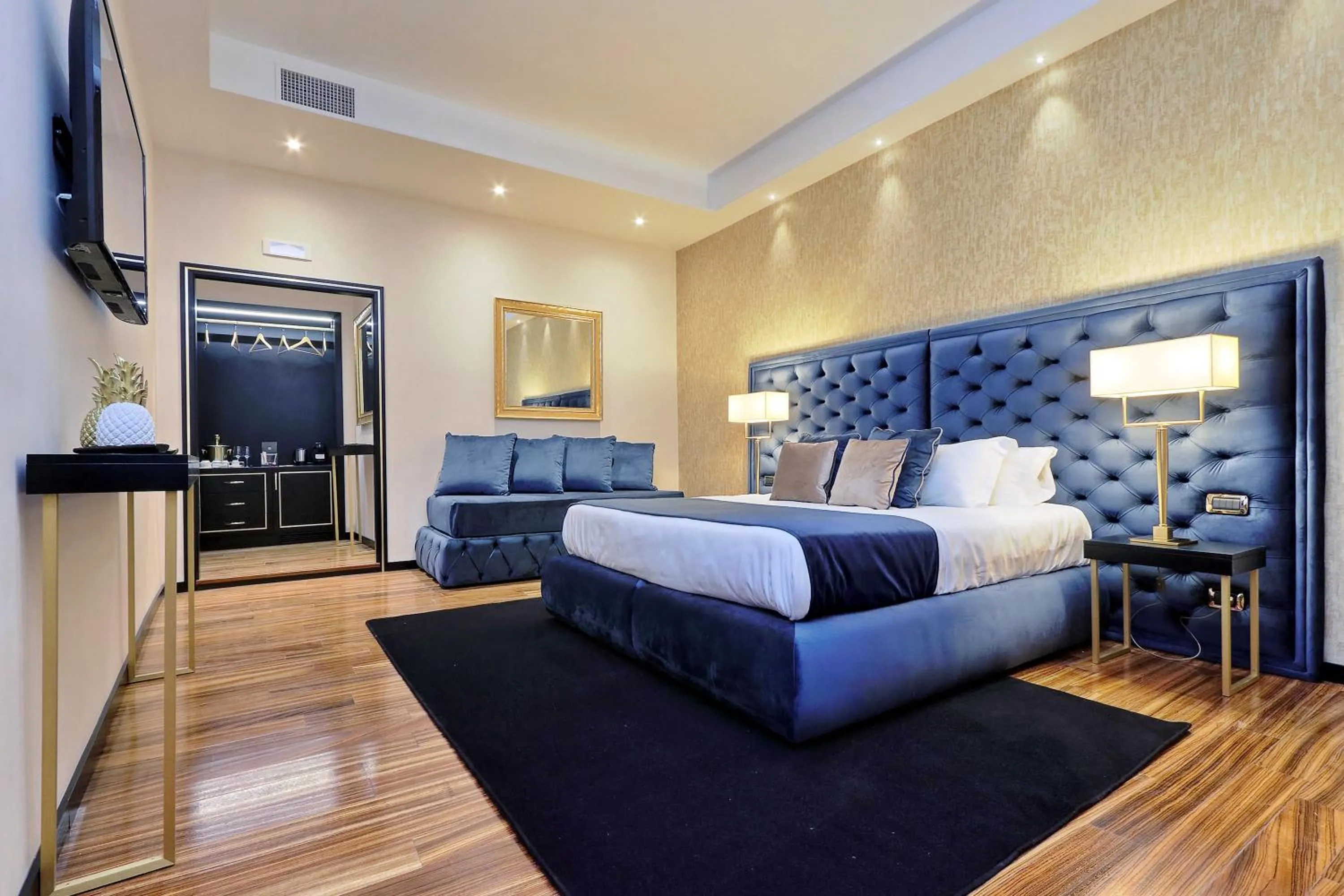 Photo of the whole room, Bed in Spanish Diamond Luxury Suites & Jacuzzi