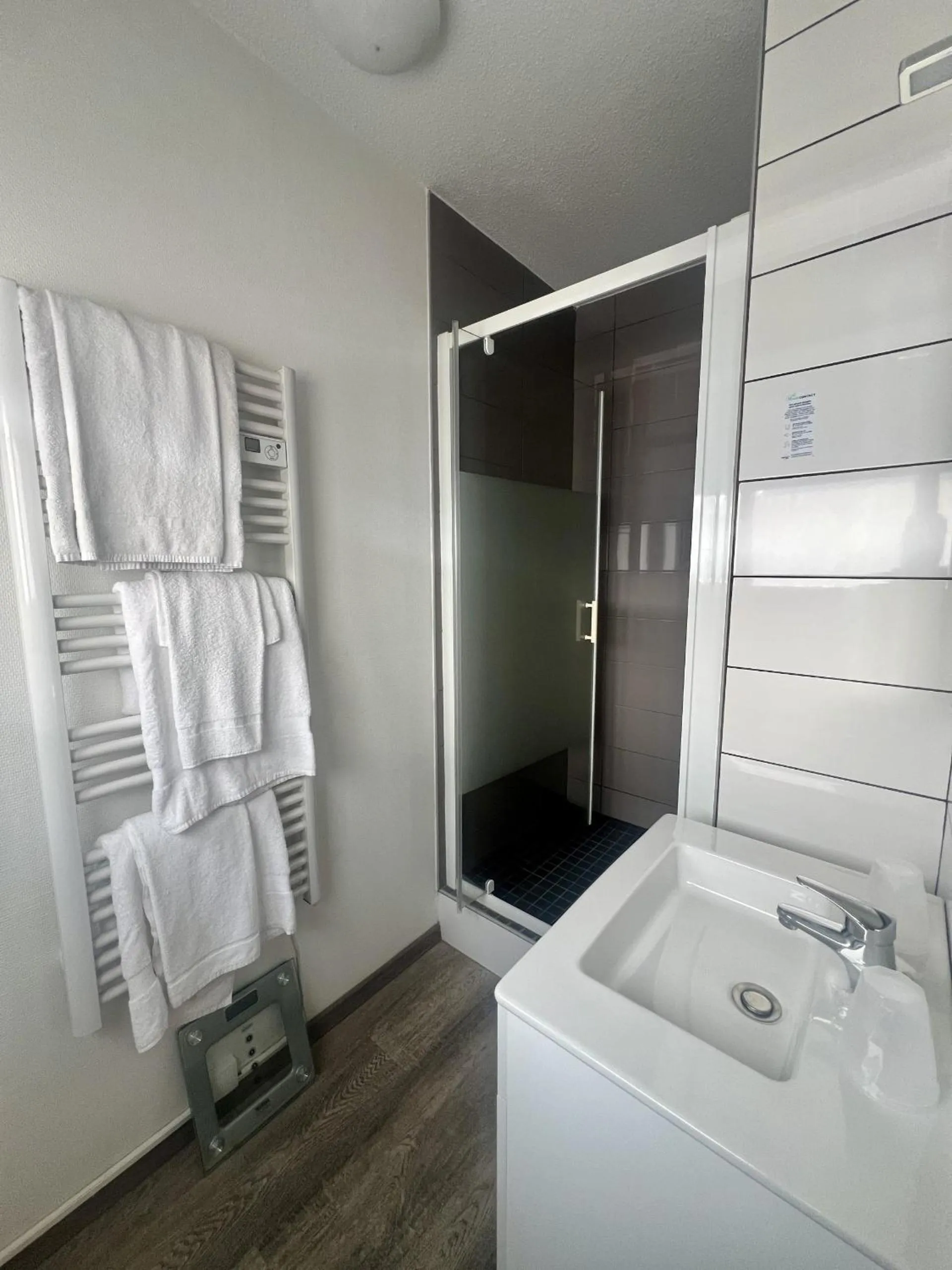 Bathroom in Contact Hôtel Marseille Aubagne