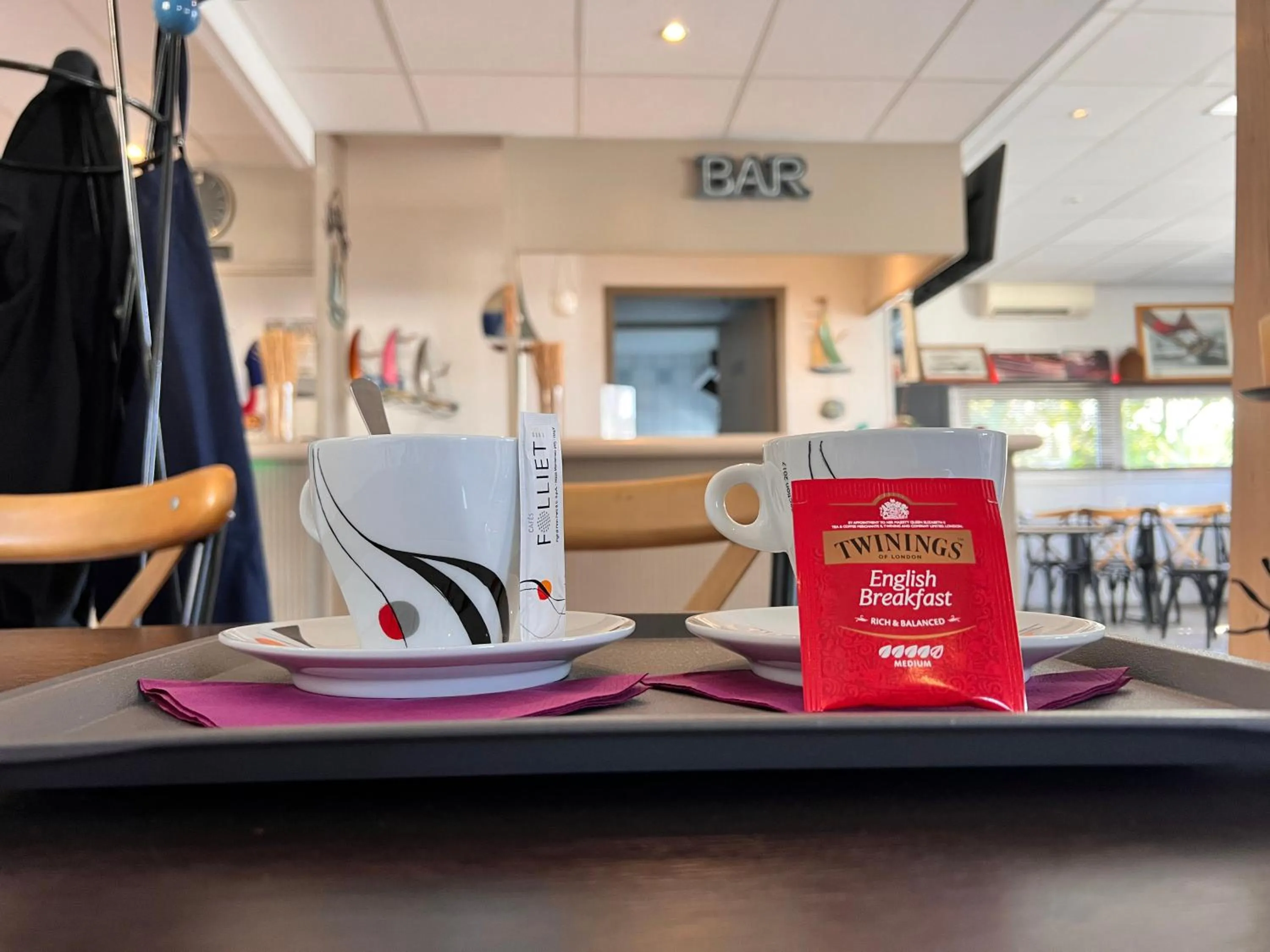 Lounge or bar in Contact Hôtel Marseille Aubagne