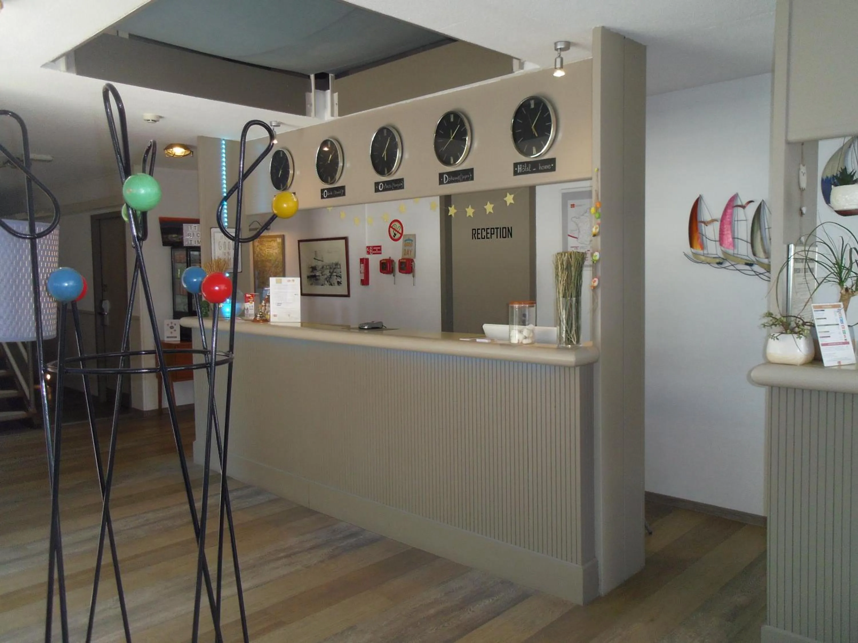 Lobby or reception in Contact Hôtel Marseille Aubagne