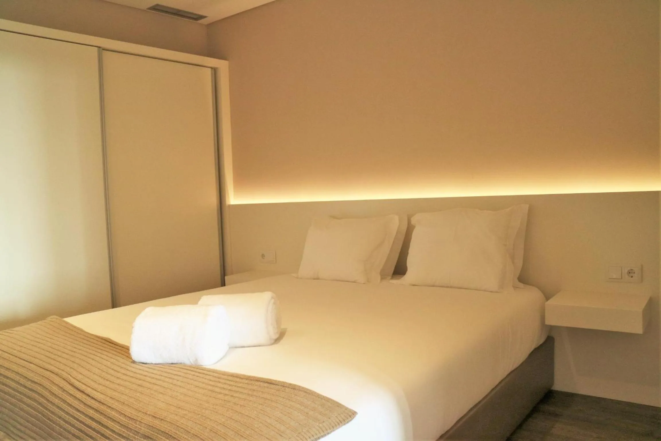 Decorative detail, Bed in PipaD'oro by YoursPorto