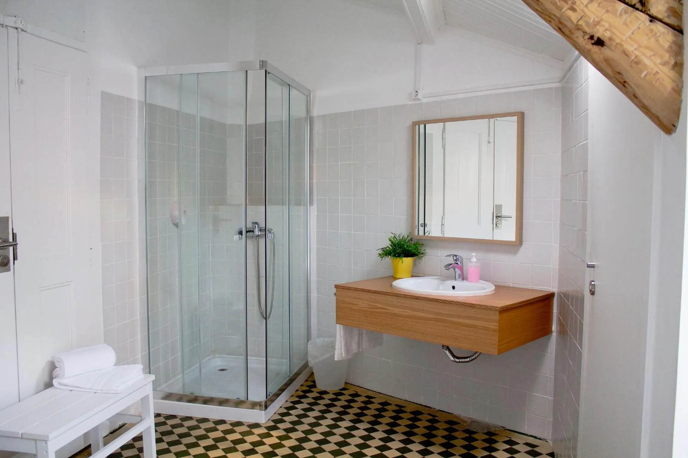 Bathroom in WW Hostel & Suites