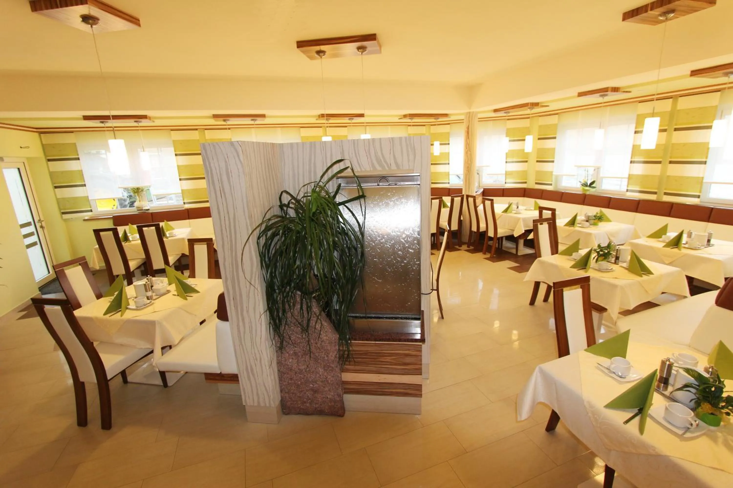 Restaurant/places to eat in Hotel Garni Thermenglück