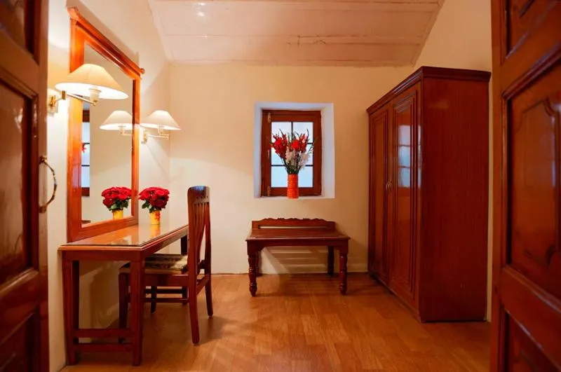 Decorative detail in Grand View Hotel