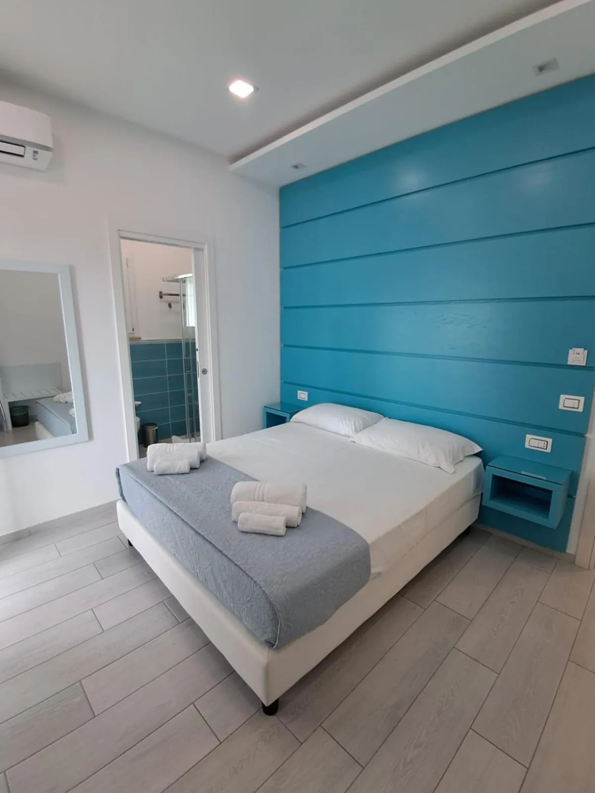 Photo of the whole room in Dreams Tropea Mare "Parking Private"