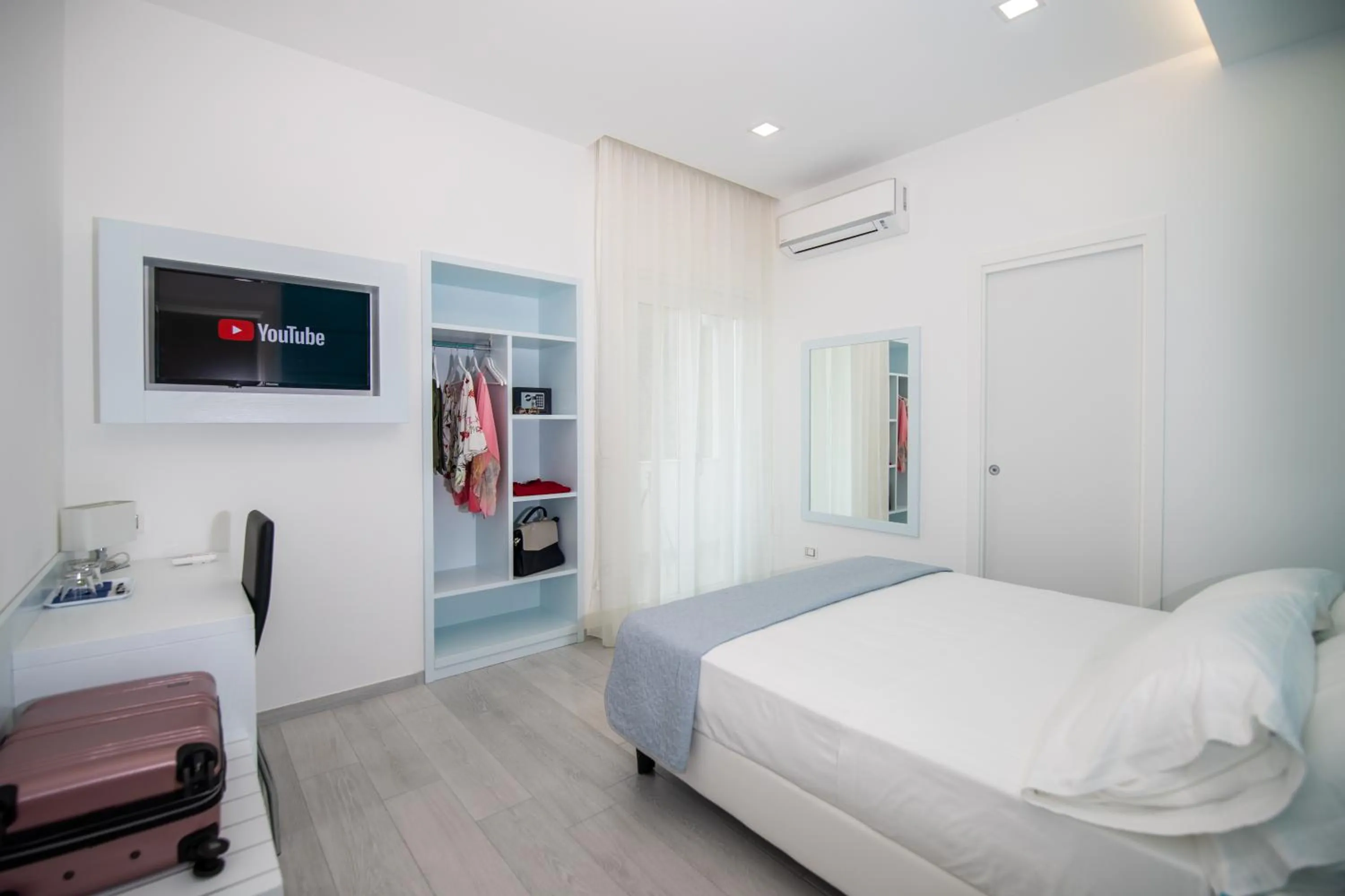 TV and multimedia in Dreams Tropea Mare "Parking Private"