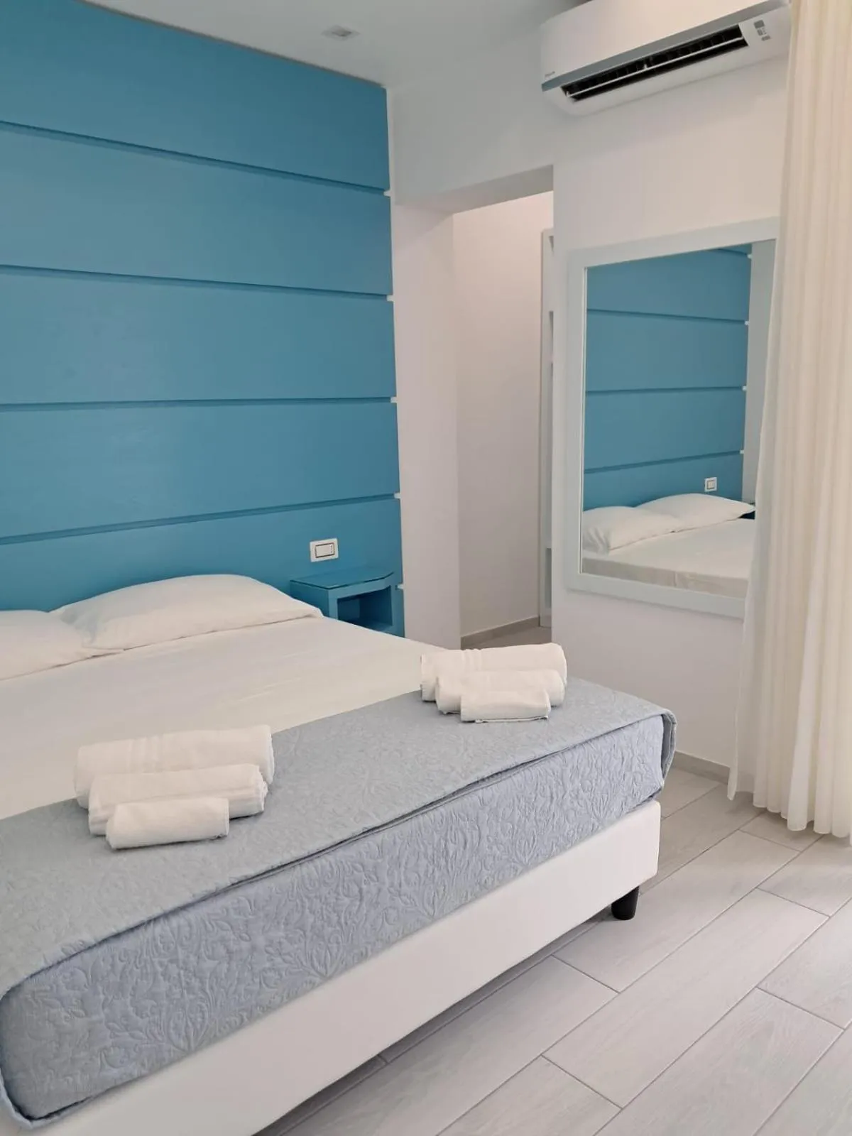 Photo of the whole room in Dreams Tropea Mare "Parking Private"